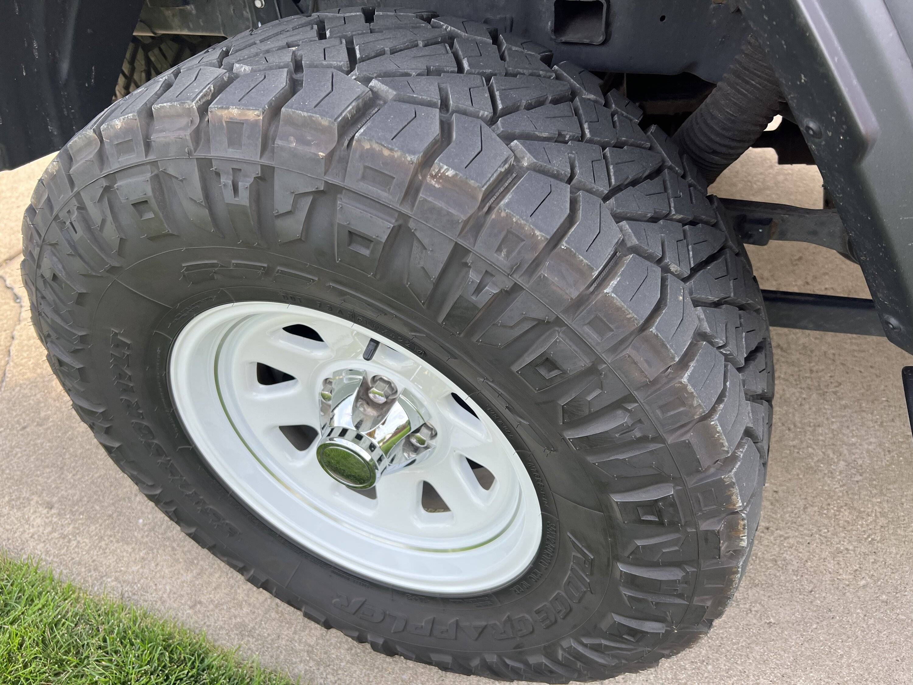 Jeep Gladiator Retro wheels and tires 9A644A79-7D65-43C9-9366-56A717DB8AD7