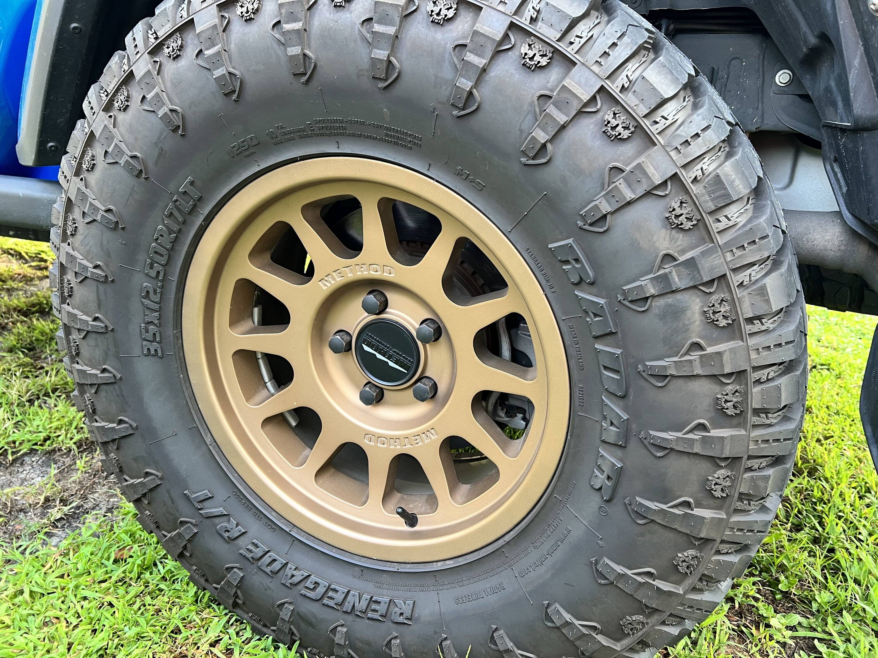 Jeep Gladiator Method wheels and 35x12.5 tires IMG_8849