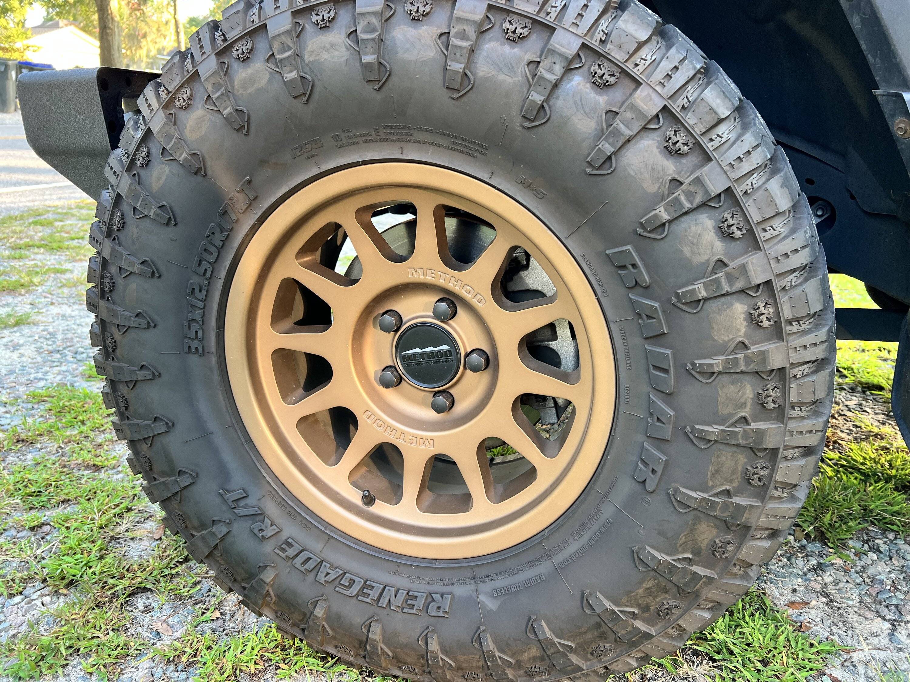 Jeep Gladiator Method wheels and 35x12.5 tires IMG_8850