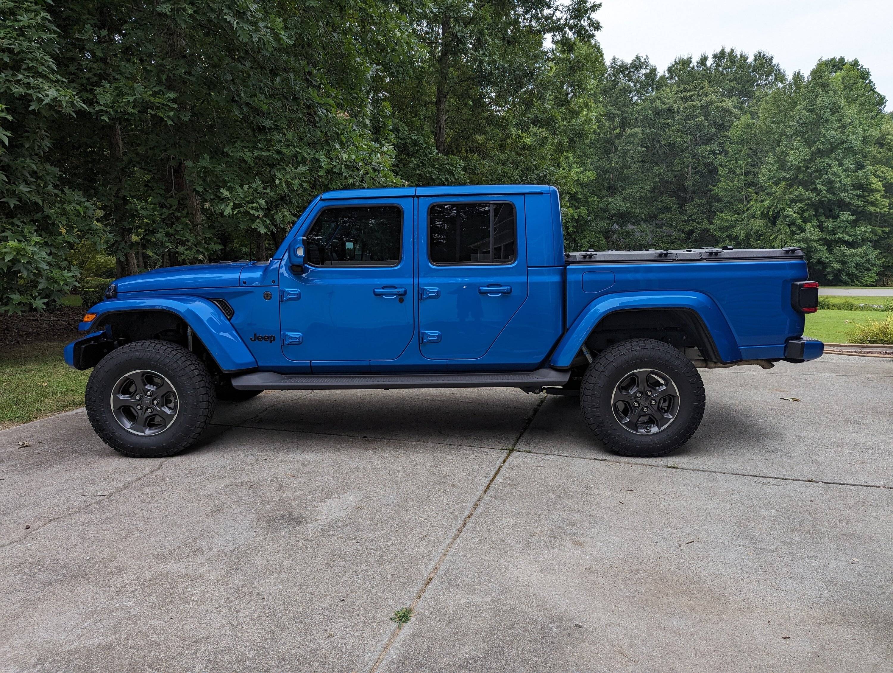 Jeep Gladiator Clayton lift installed PXL_20230803_204337717