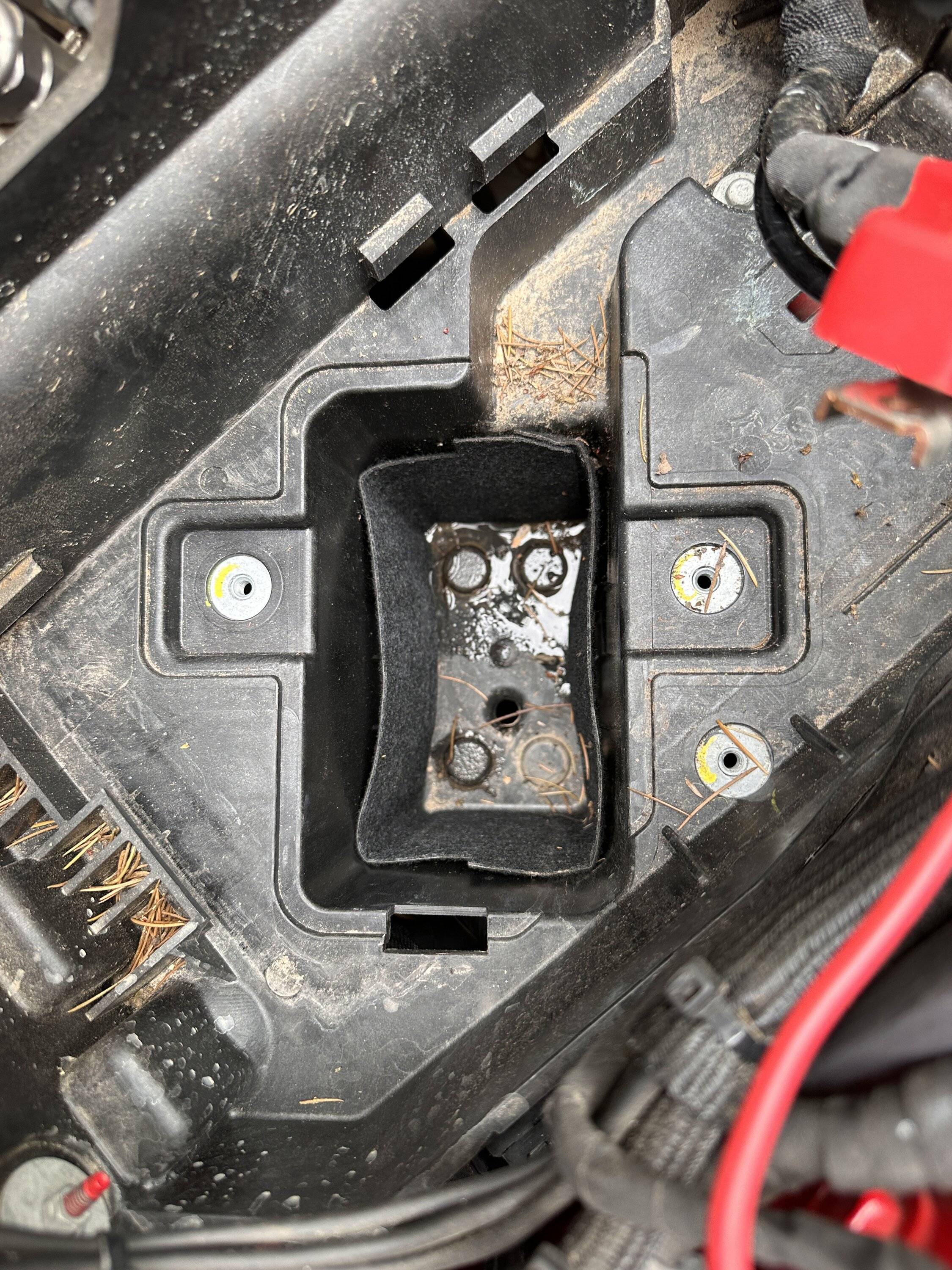 Jeep Gladiator Aux battery swap for onboard air IMG_1758