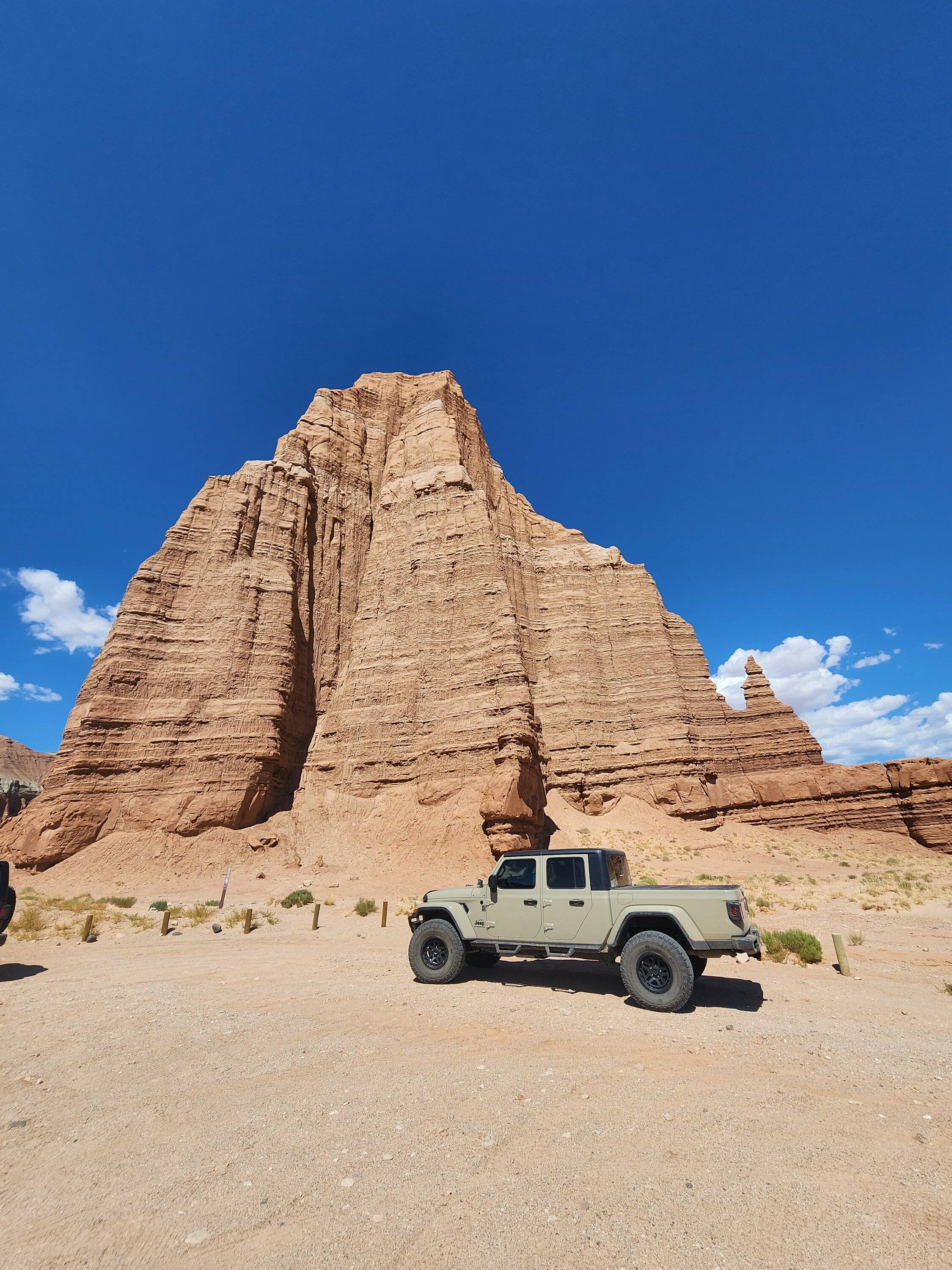Jeep Gladiator Cathedral Valley Loop - Capitol Reef National Park 20230729_111000