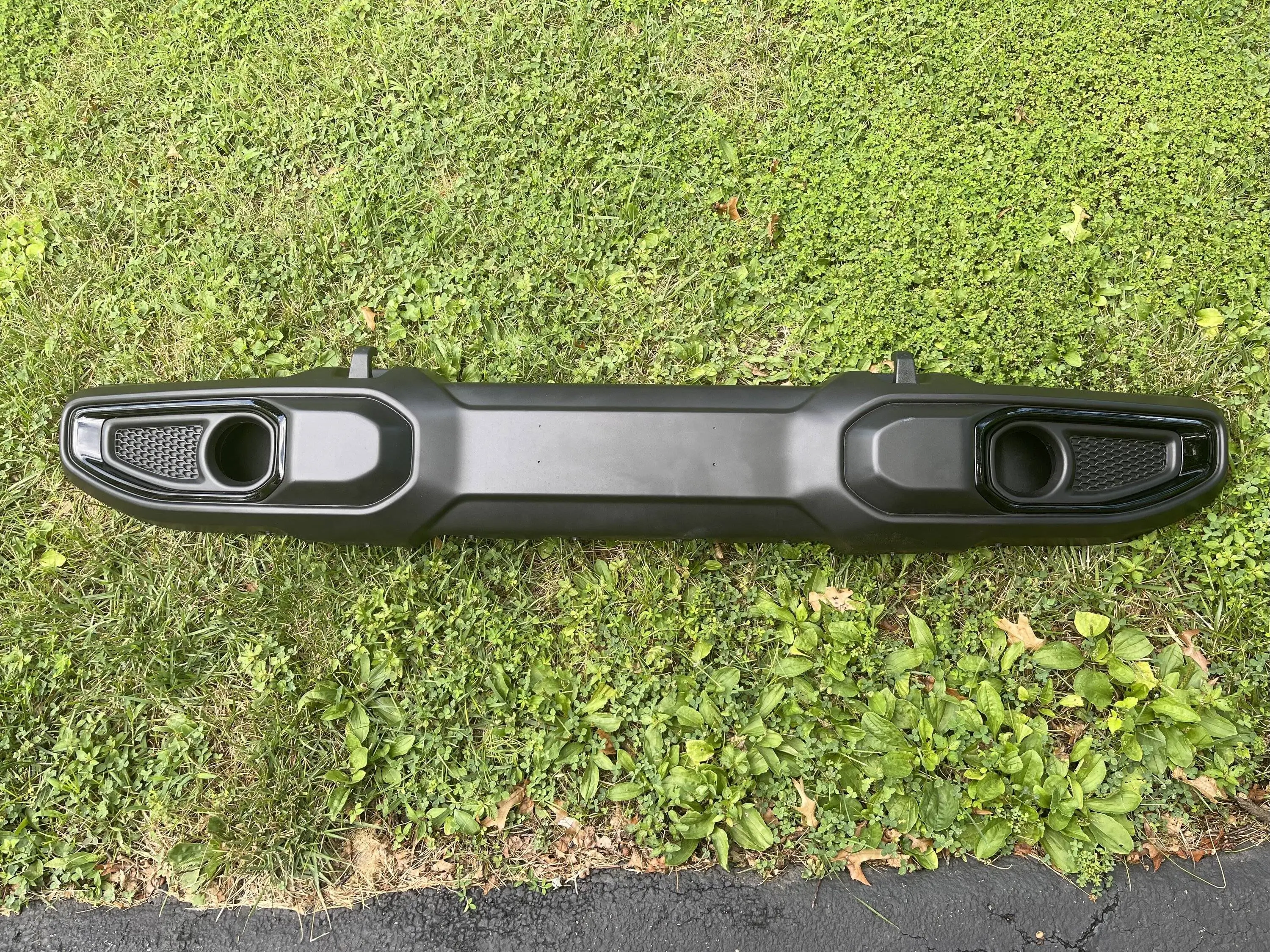 Jeep Gladiator Like new Sport S/Willys Bumper w/black accents IMG_3558
