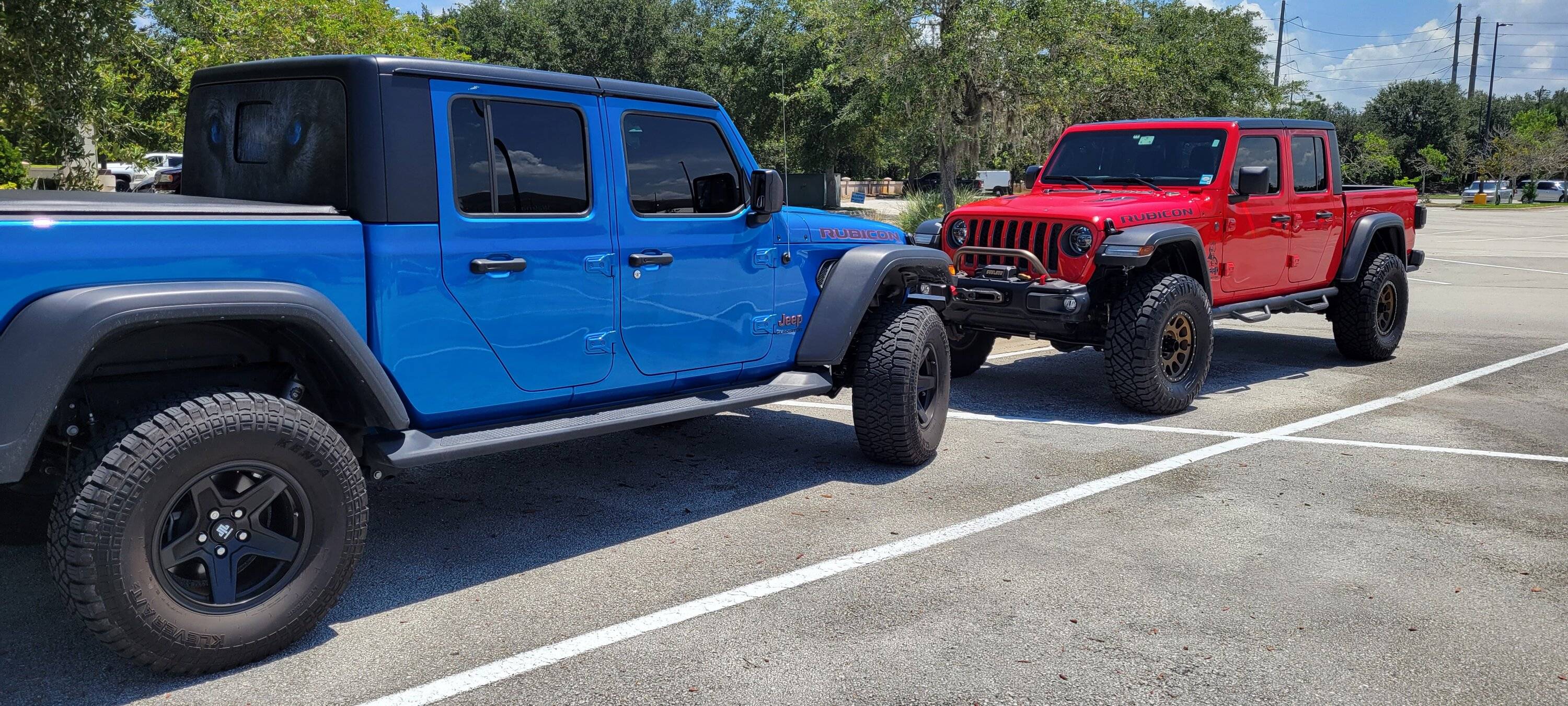 Jeep Gladiator Jeeps Parking Next To Jeeps 20230807_123934