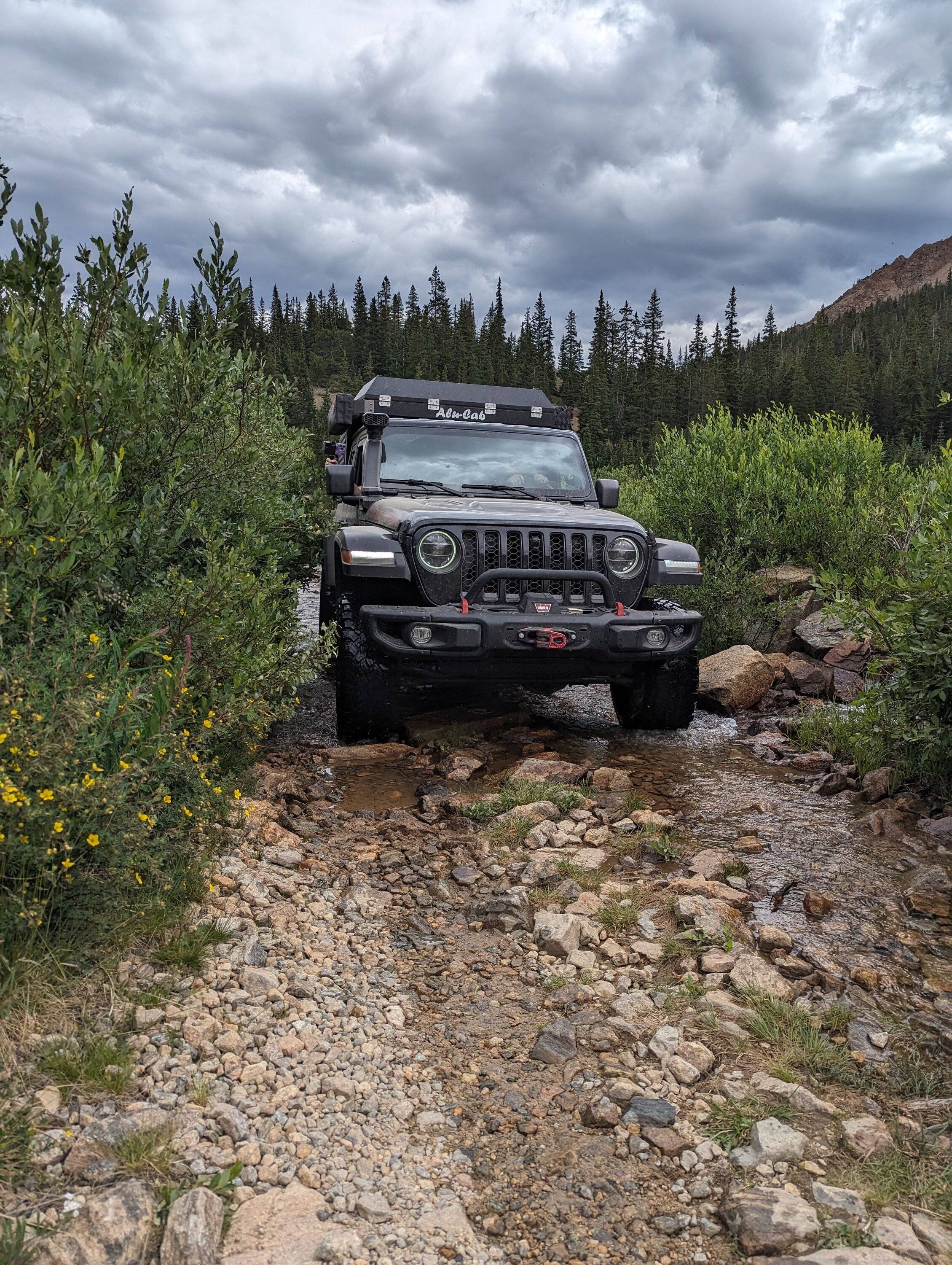 Jeep Gladiator Alu-Cab Canopy Camper Roll Call yZLkr2ei