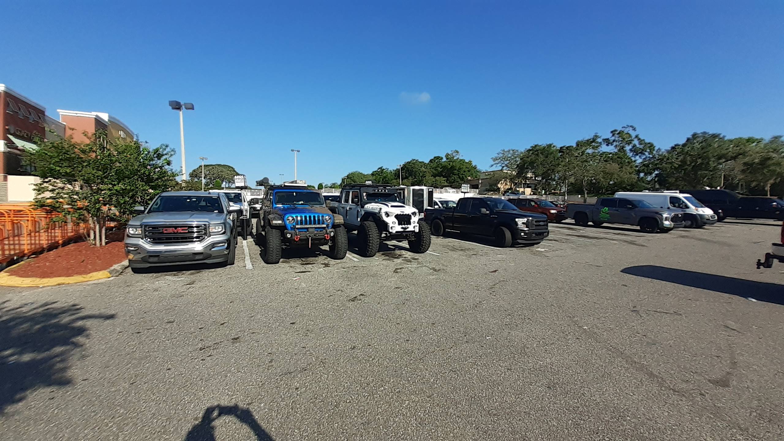 Jeep Gladiator Jeeps Parking Next To Jeeps 20230809_091455