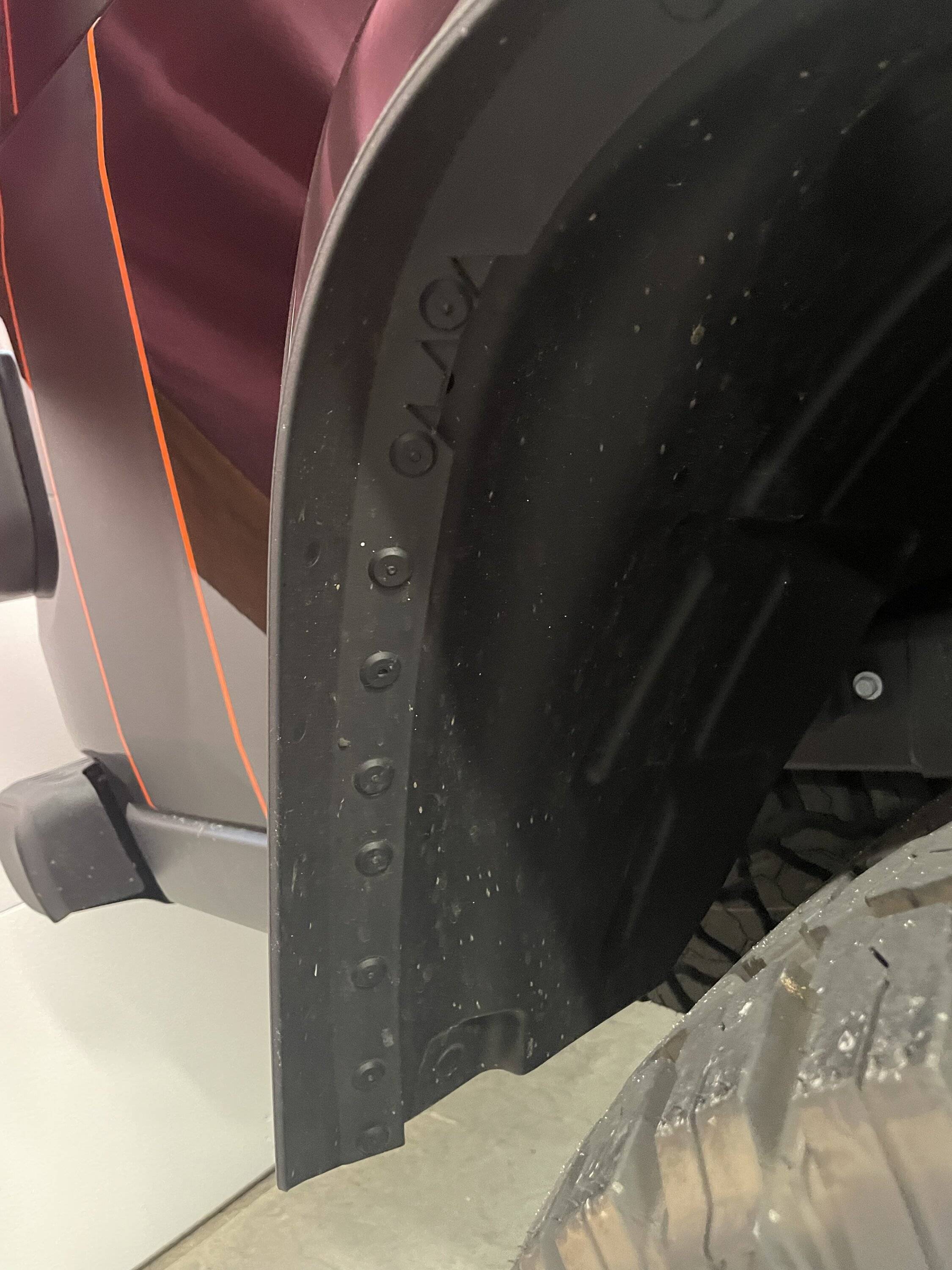 Jeep Gladiator Help with Extreme Recon fender flares please. IMG_0287