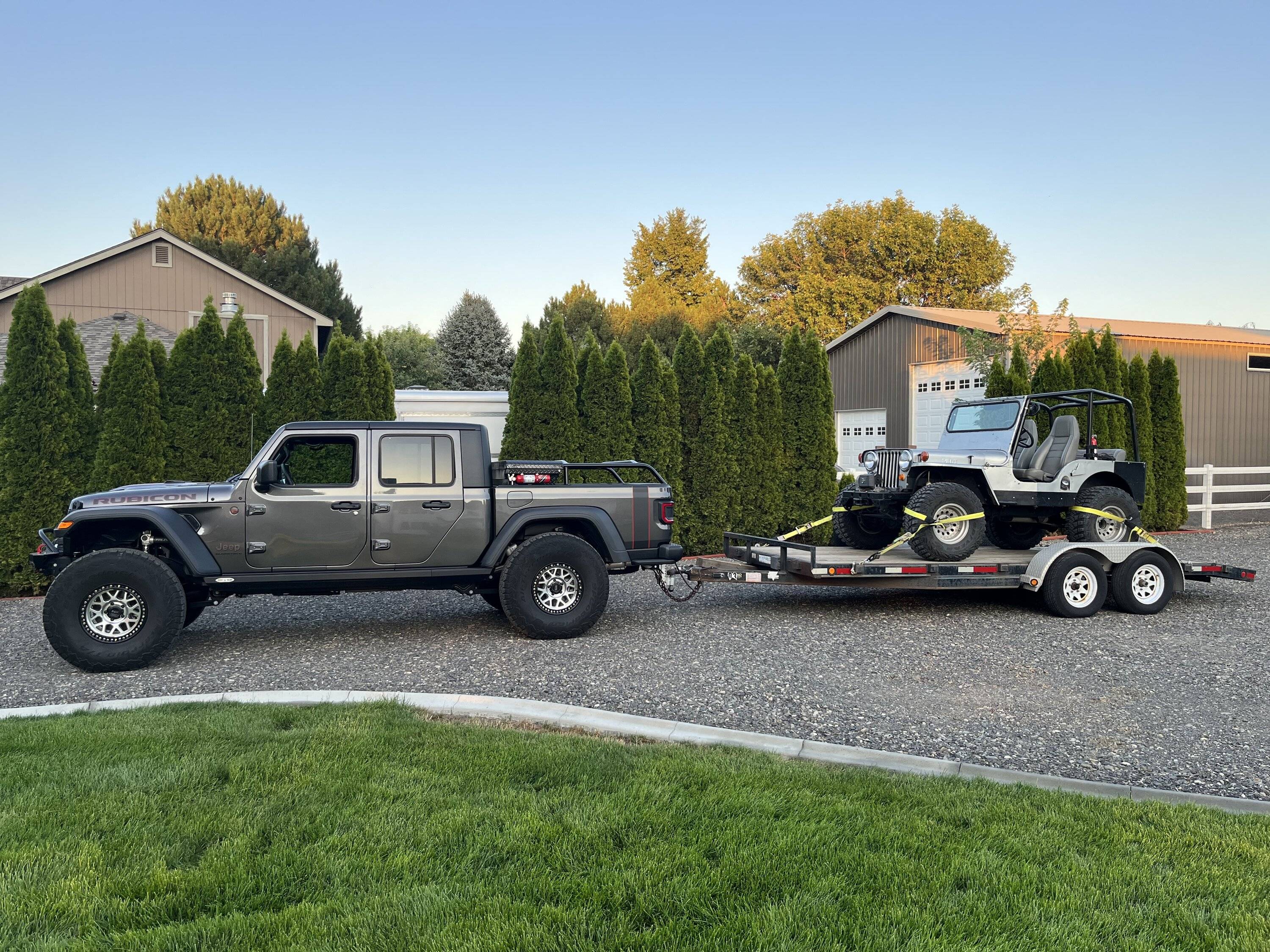 Jeep Gladiator Selecting a car trailer IMG_3407.JPG