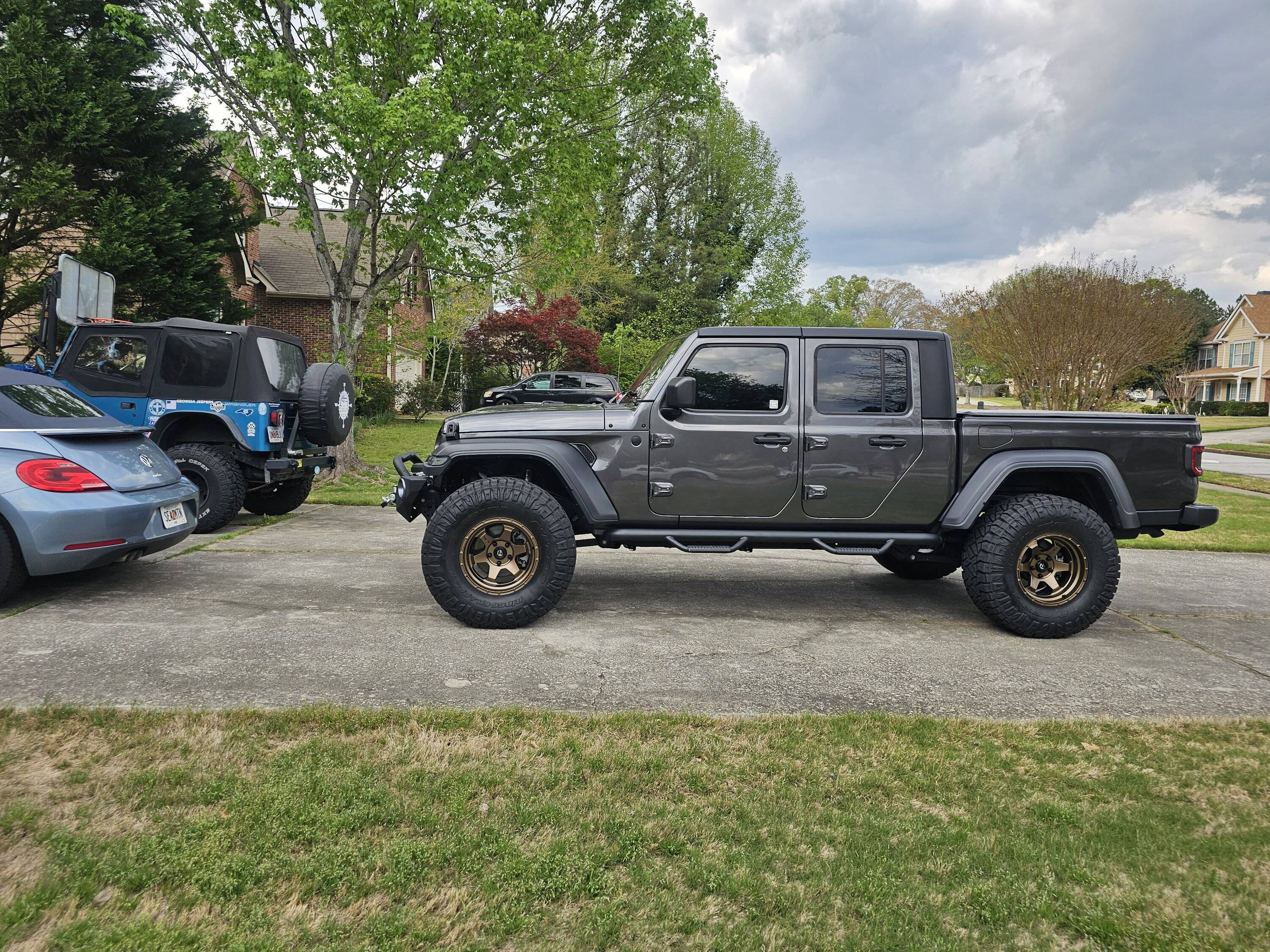 Jeep Gladiator Gladiators on Mopar 2" Lift Kit 20230405_181318