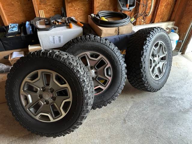 Jeep Gladiator Wrangler Rubicon Wheels and BF Goodrich Mud Terrain tires IMG_2155