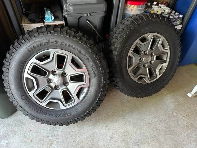 Jeep Gladiator Wrangler Rubicon Wheels and BF Goodrich Mud Terrain tires IMG_2156