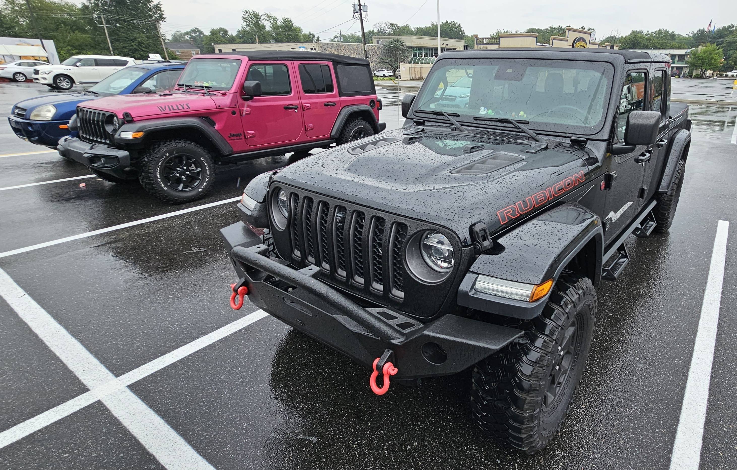Jeep Gladiator Jeeps Parking Next To Jeeps 20230810_144740