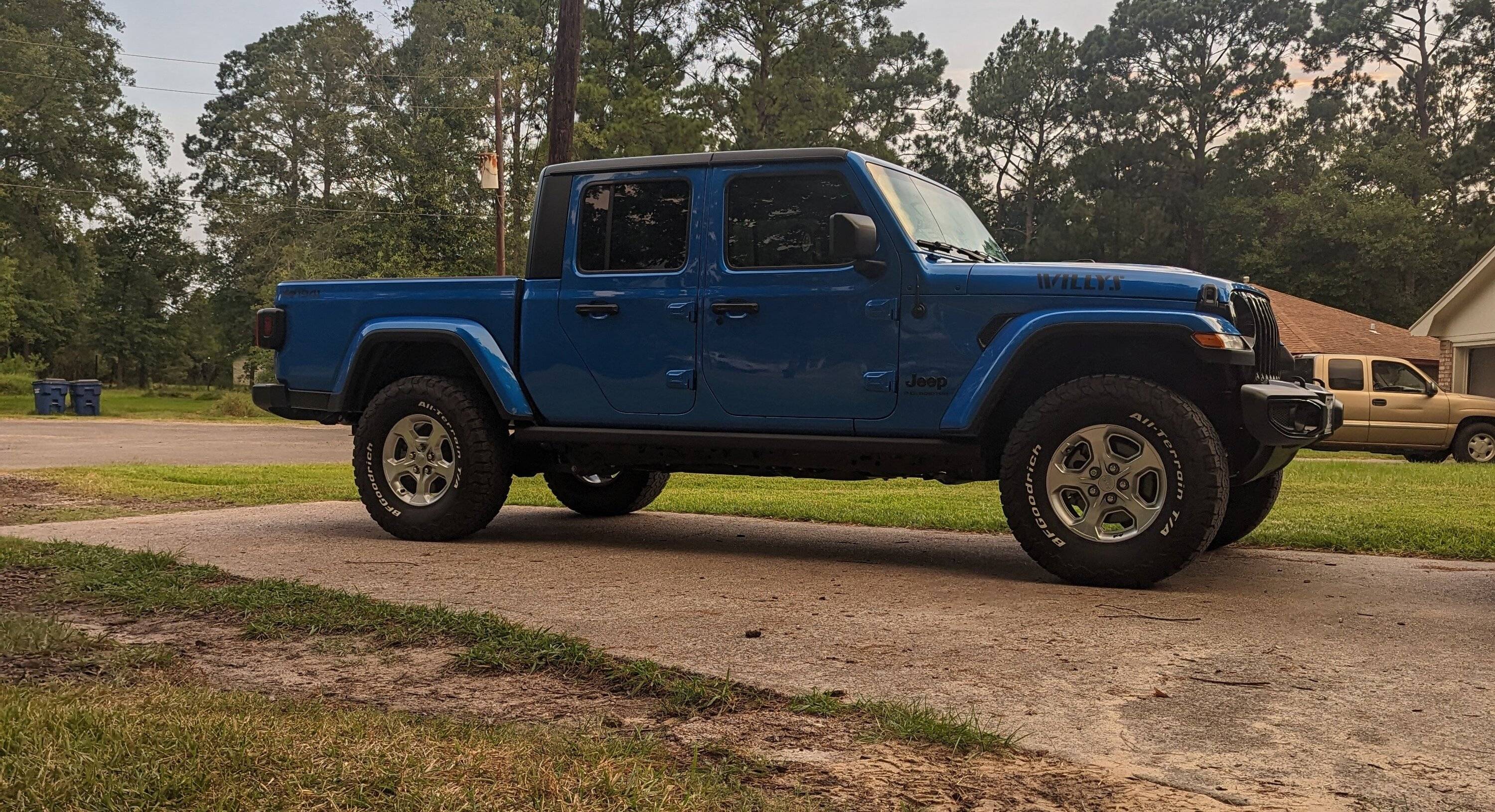 Jeep Gladiator Stock 33’s vs 35’s Pros and Cons PXL_20230801_010803729~2