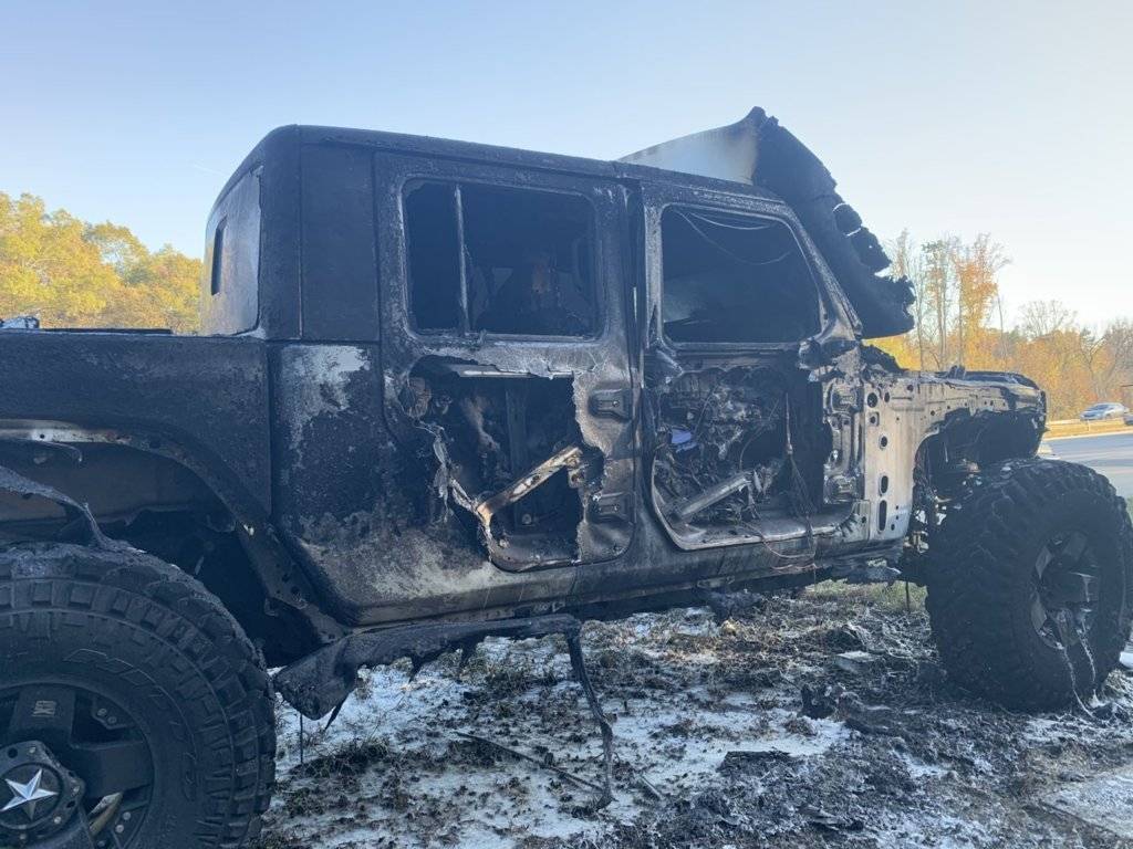 Jeep Gladiator Is an EV Gladiator Better Off-Road Than a Traditional Gas Jeep - Let's Find Out! [TFL] 7E89912C-FE73-4C09-B667-303D884FD261