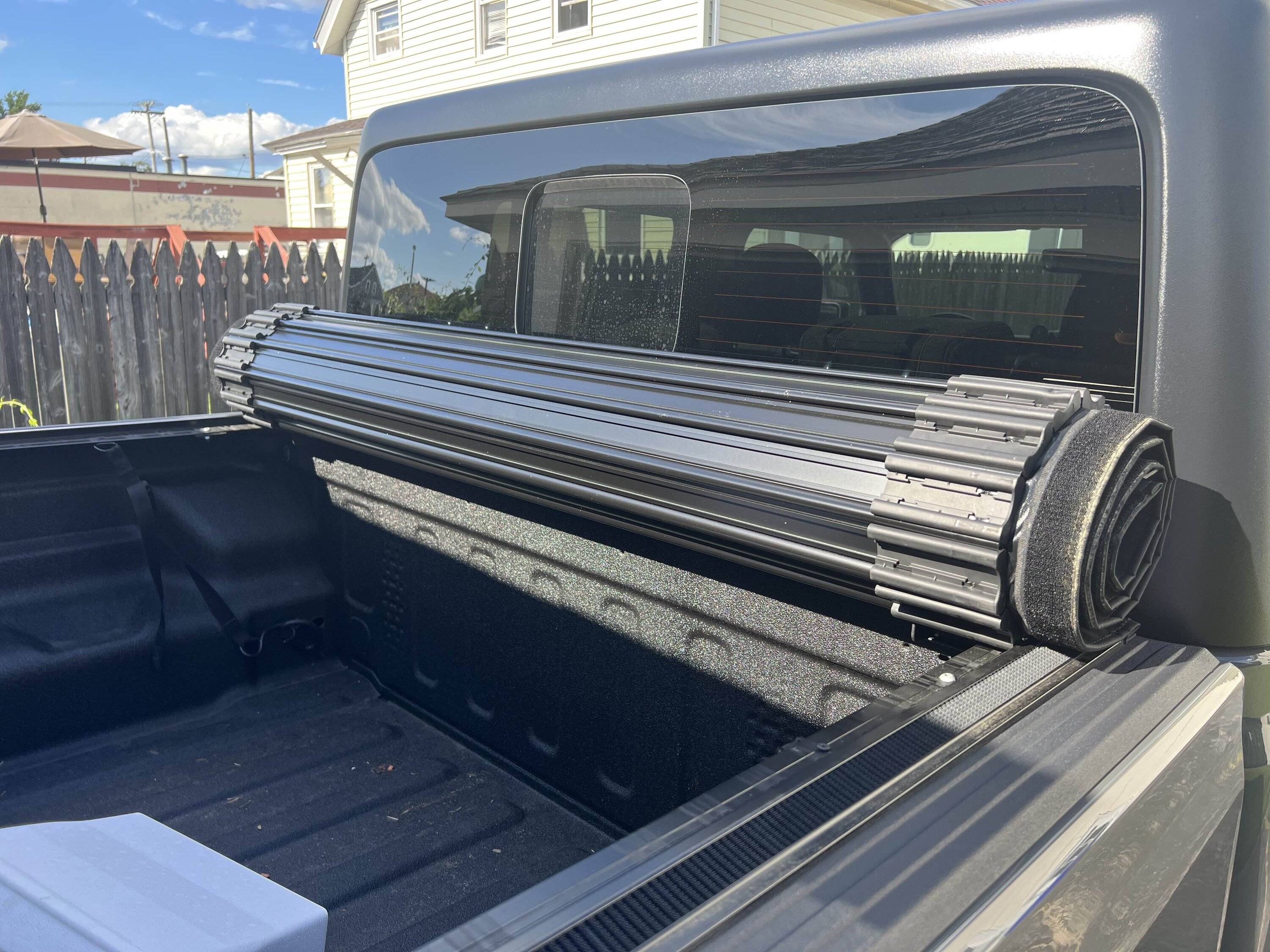 Jeep Gladiator Rugged ridge hard rolling tonneau cover. IMG_3268