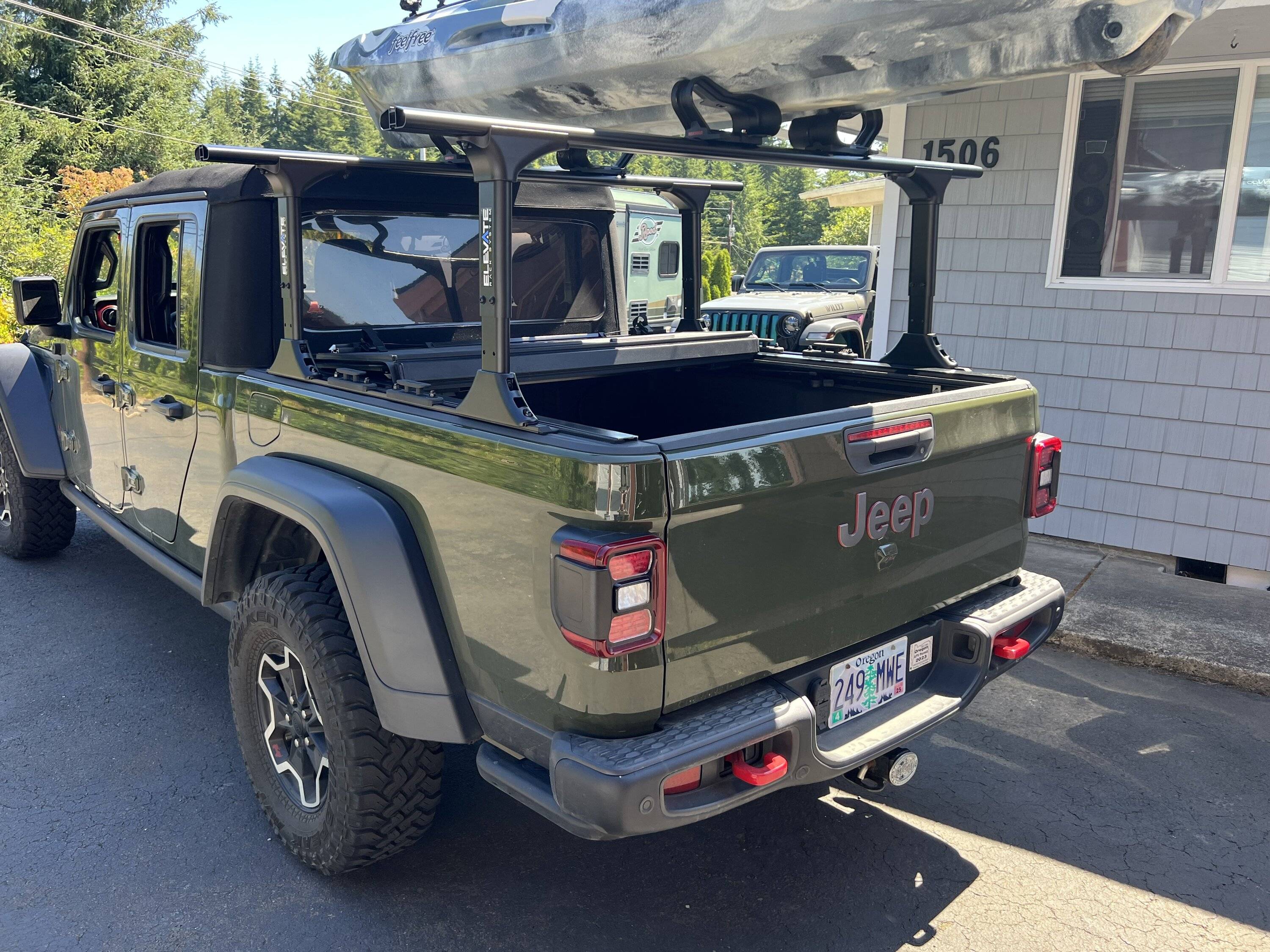 Jeep Gladiator A bed rack to work with bed tonneau cover IMG_1329