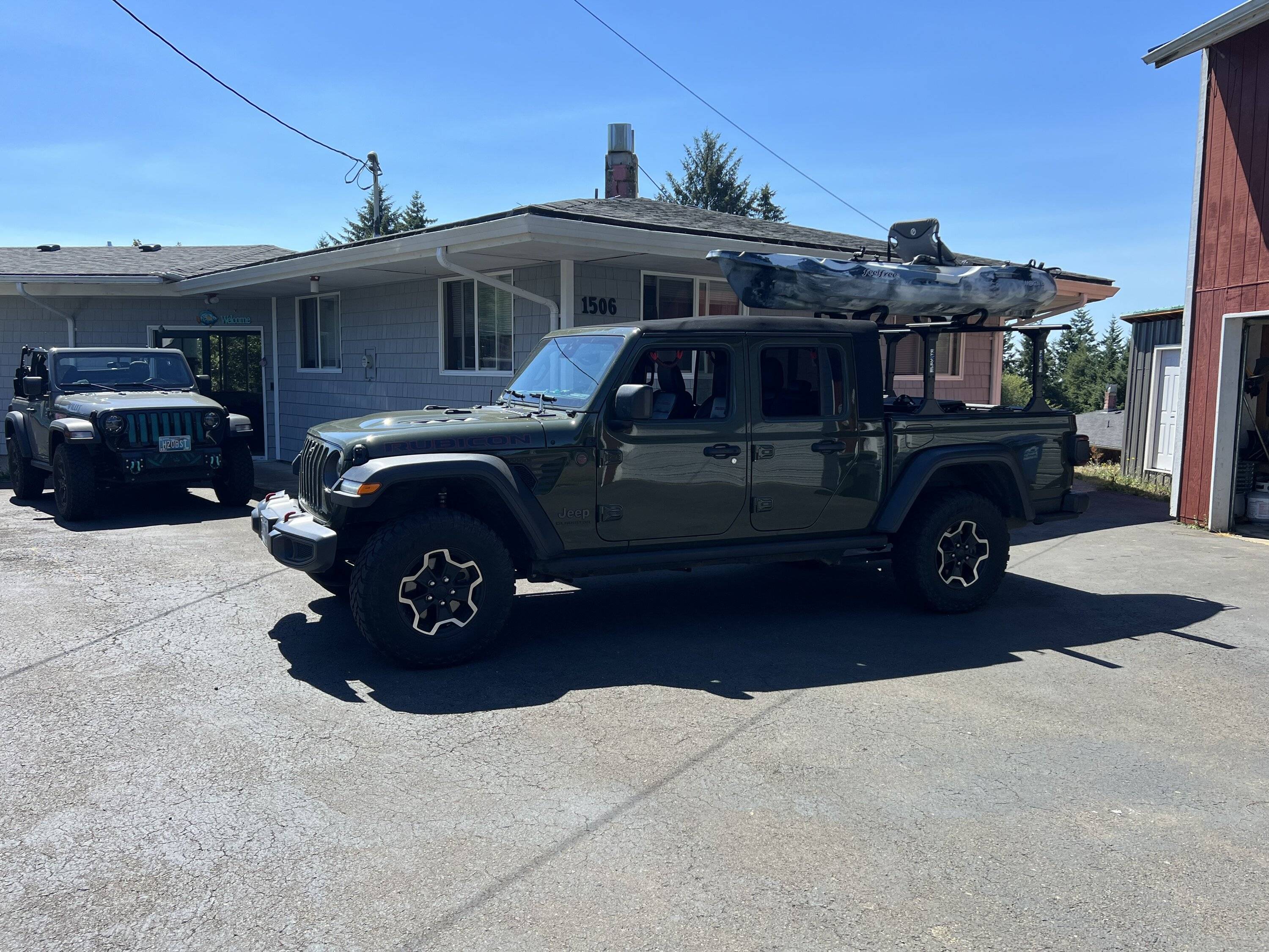 Jeep Gladiator A bed rack to work with bed tonneau cover IMG_1328