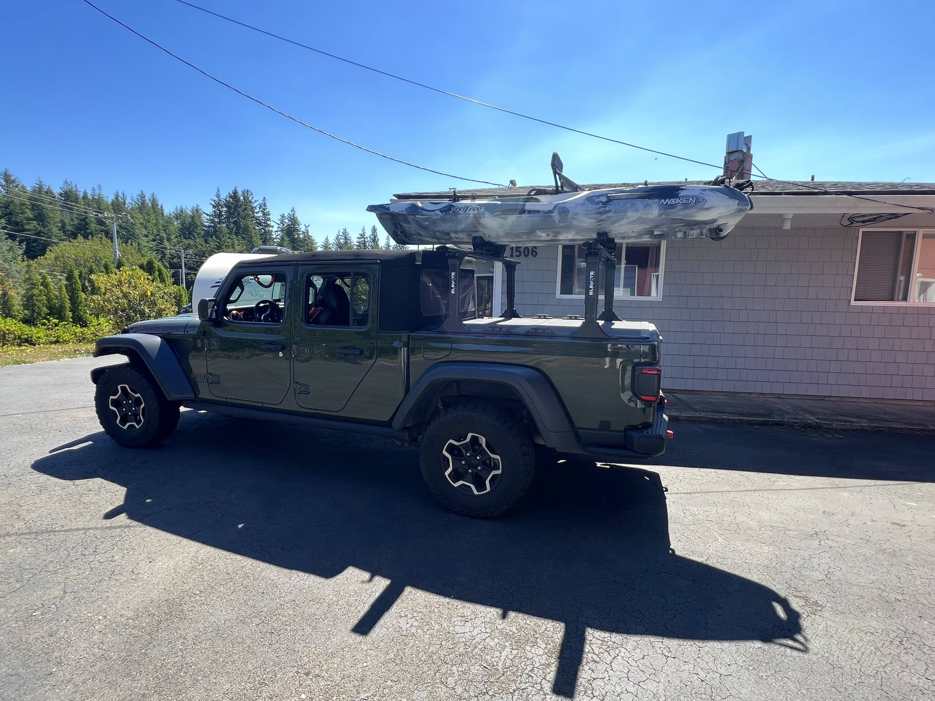 Jeep Gladiator A bed rack to work with bed tonneau cover IMG_1330