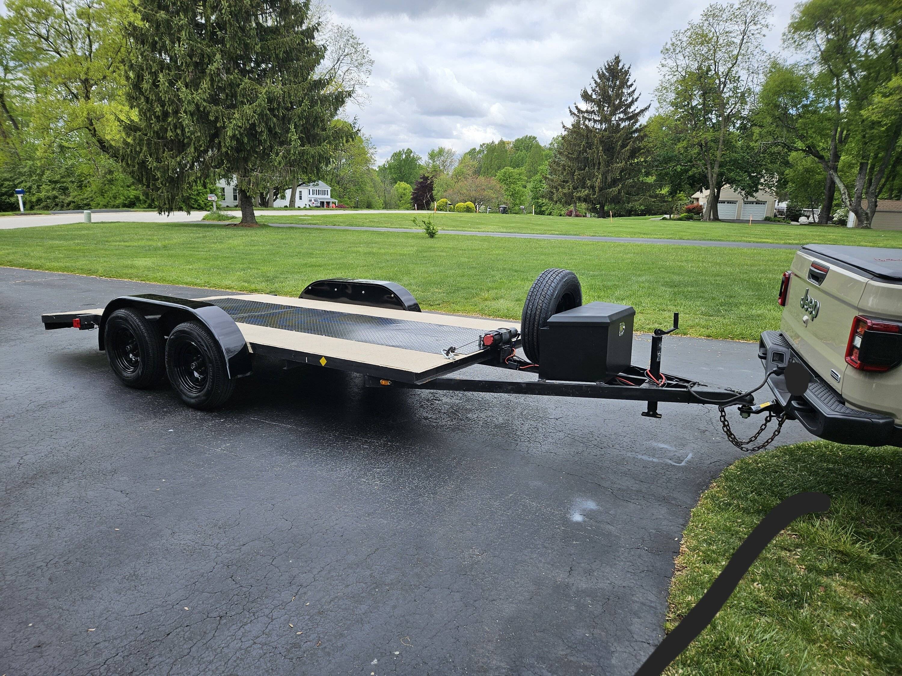 Jeep Gladiator Selecting a car trailer 20230504_135239