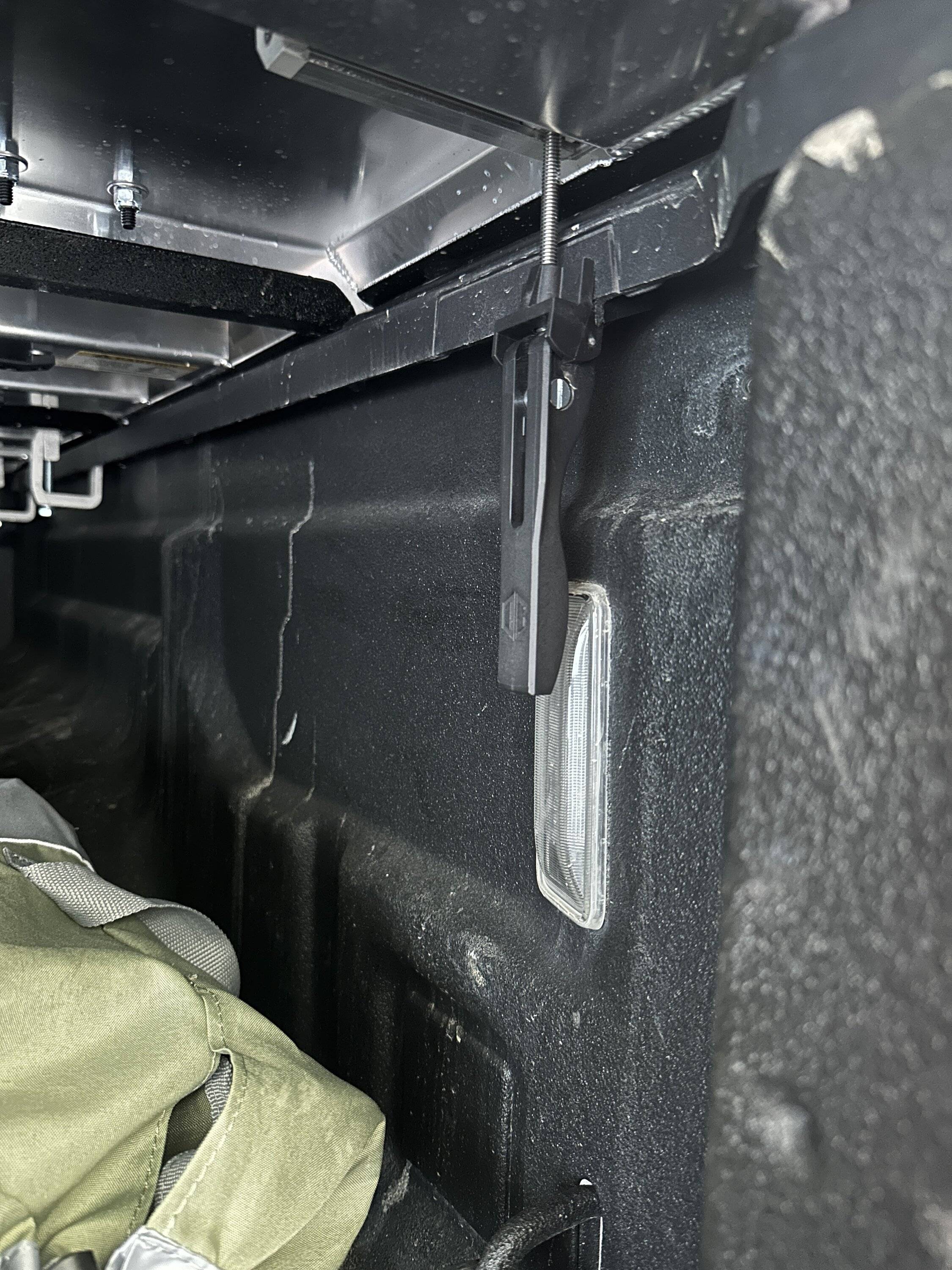 Jeep Gladiator DiamondBack Switchback Cover IMG_8039