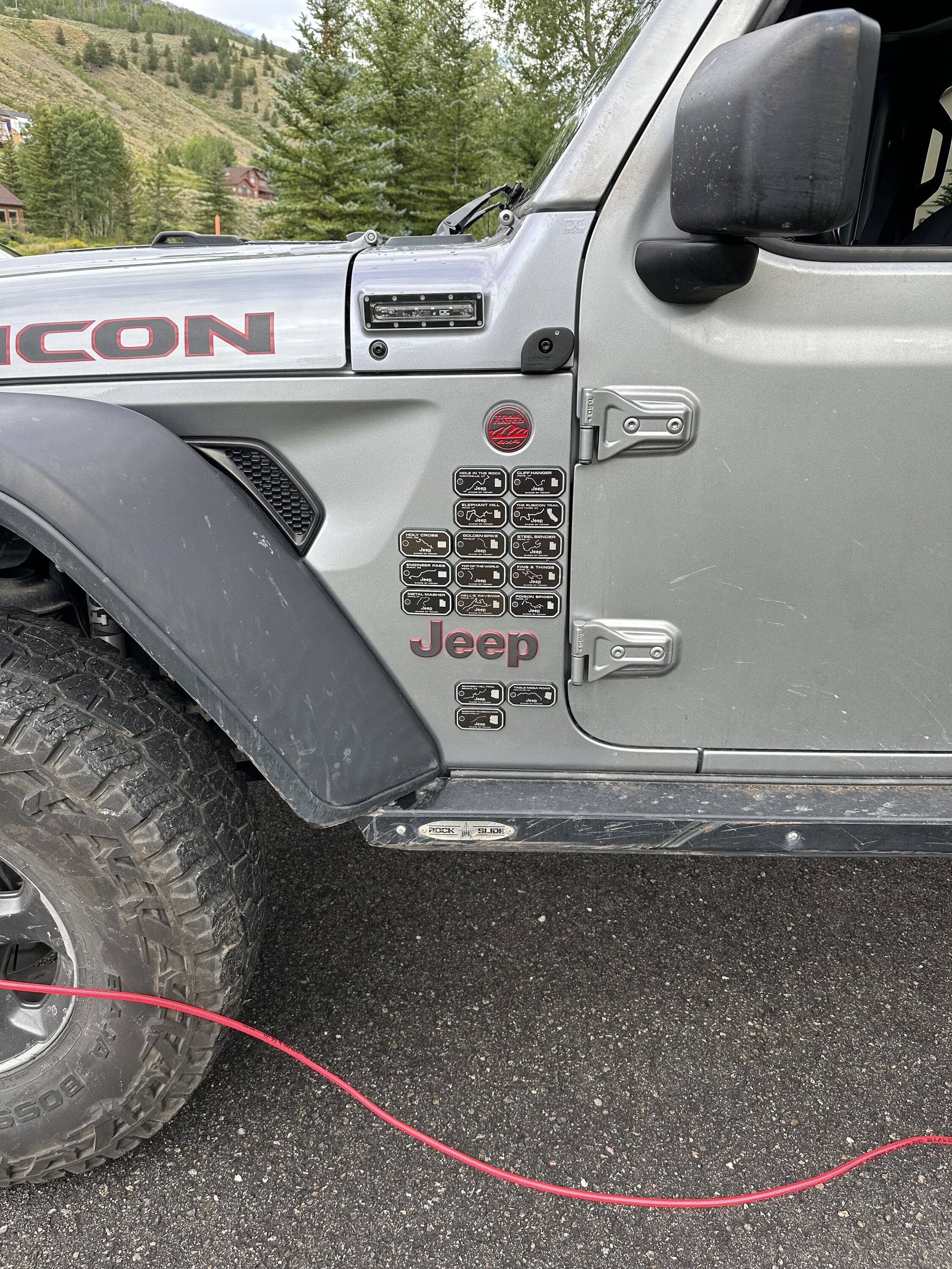 Jeep Gladiator How/where do you put your Badge of Honor badges? IMG_7060