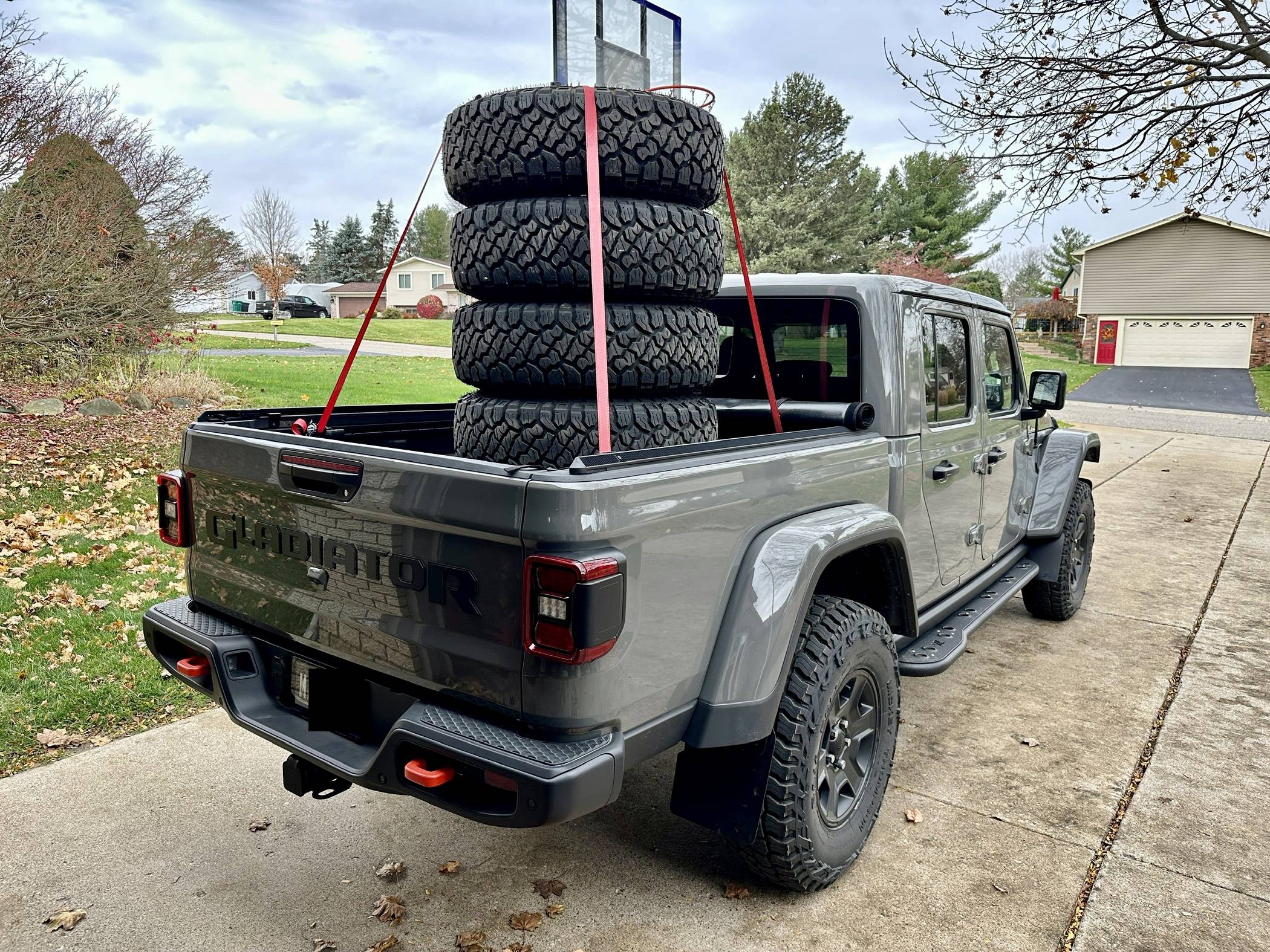 Jeep Gladiator 5 tires in the truck bed? IMG_1485