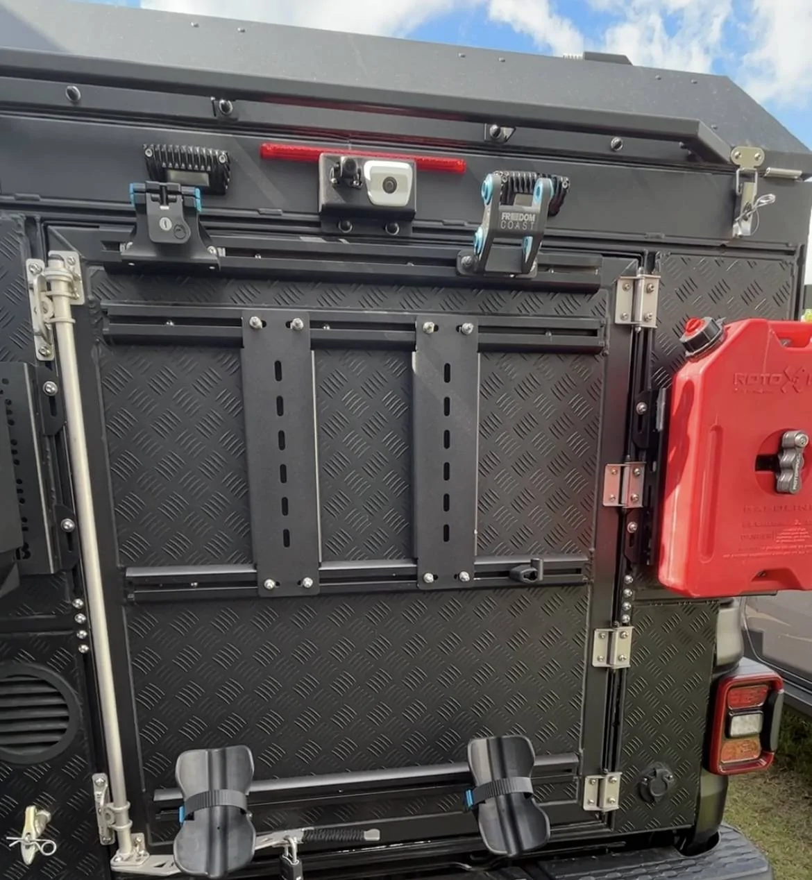Jeep Gladiator Alu-Cab Canopy Camper Roll Call IMG_2234