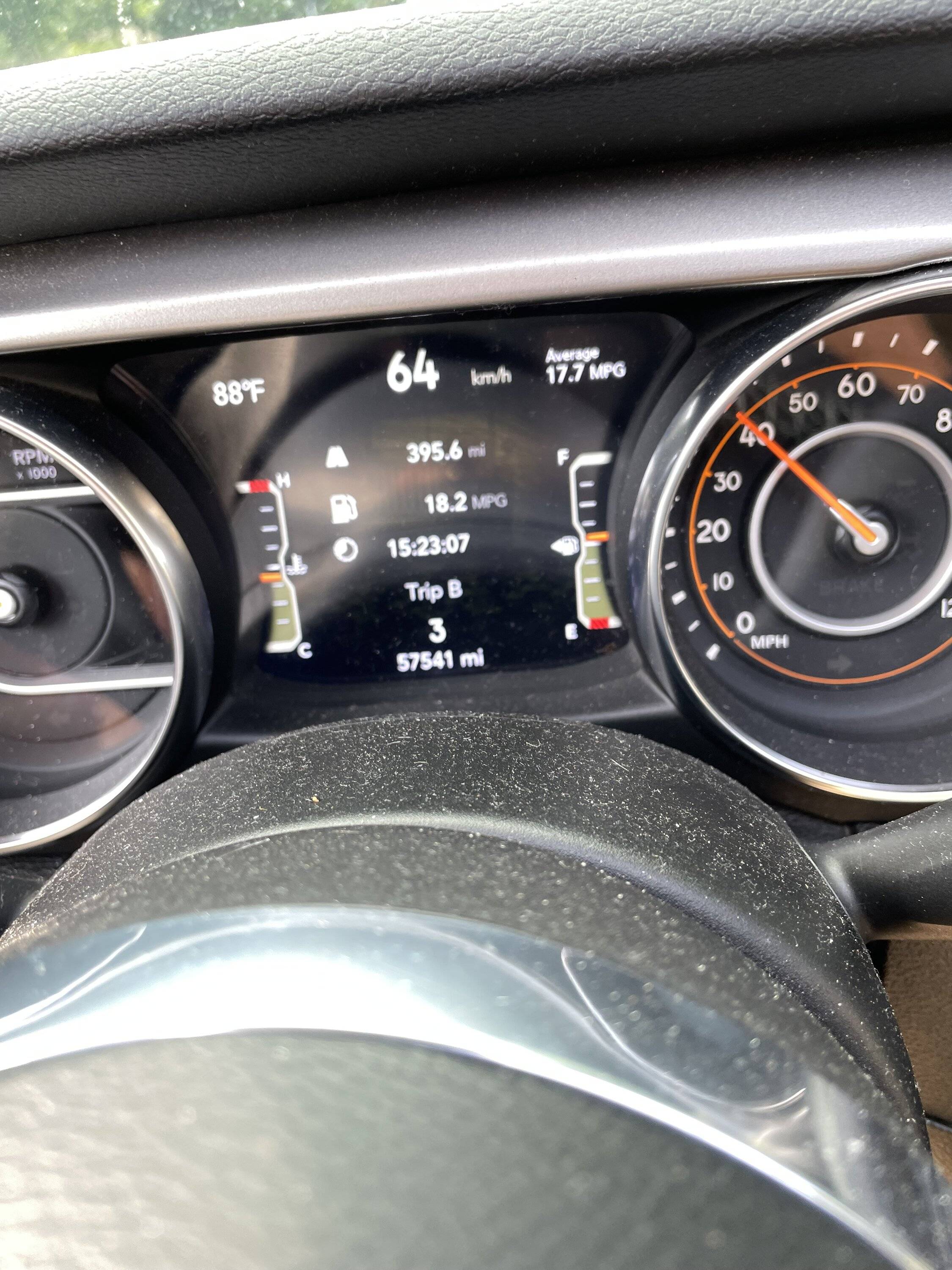 Jeep Gladiator Gladiator vs 1500 MPG IMG_2313