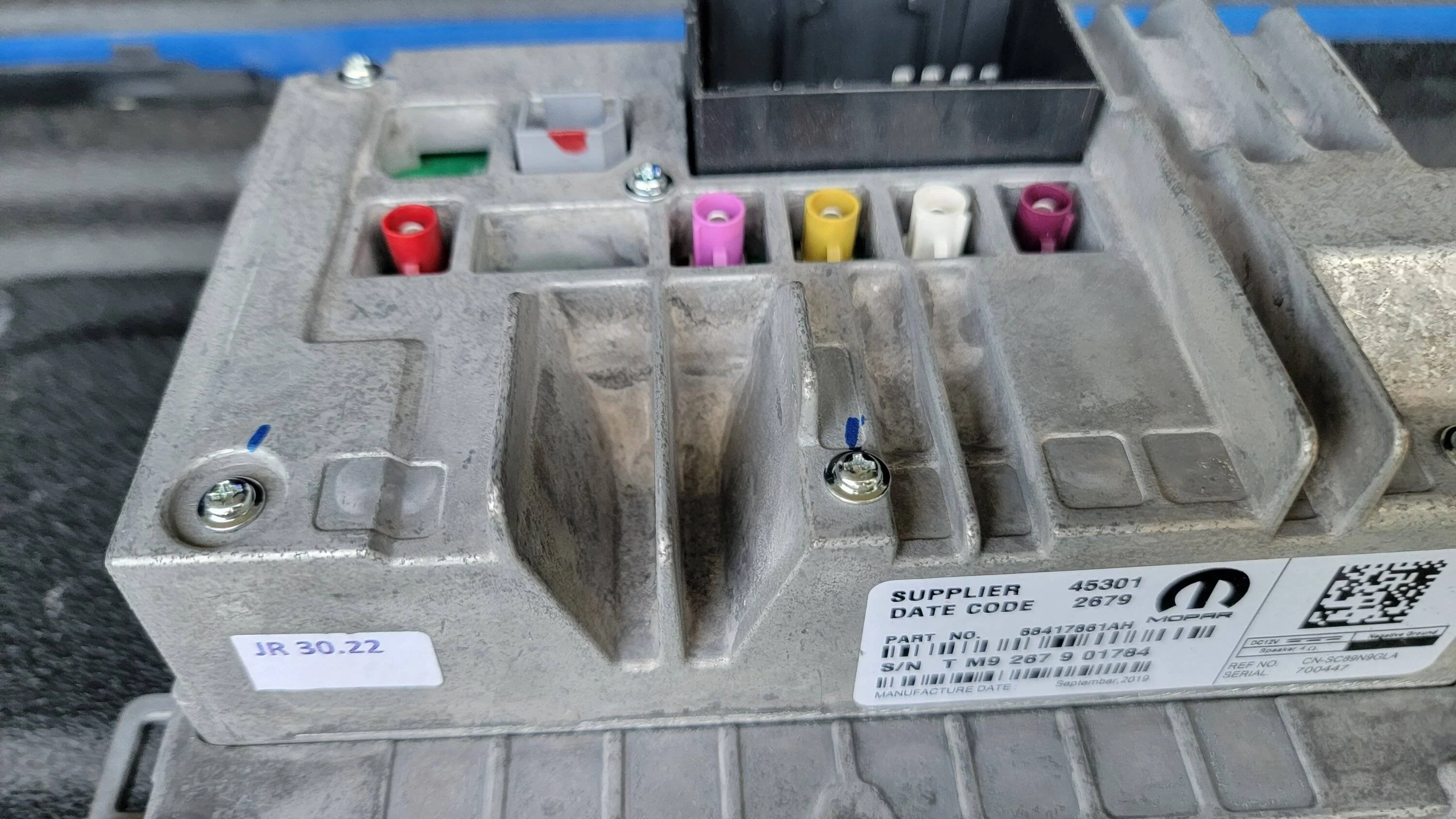 Jeep Gladiator FS.  8.4 radio and alpine sub 20230819_183605