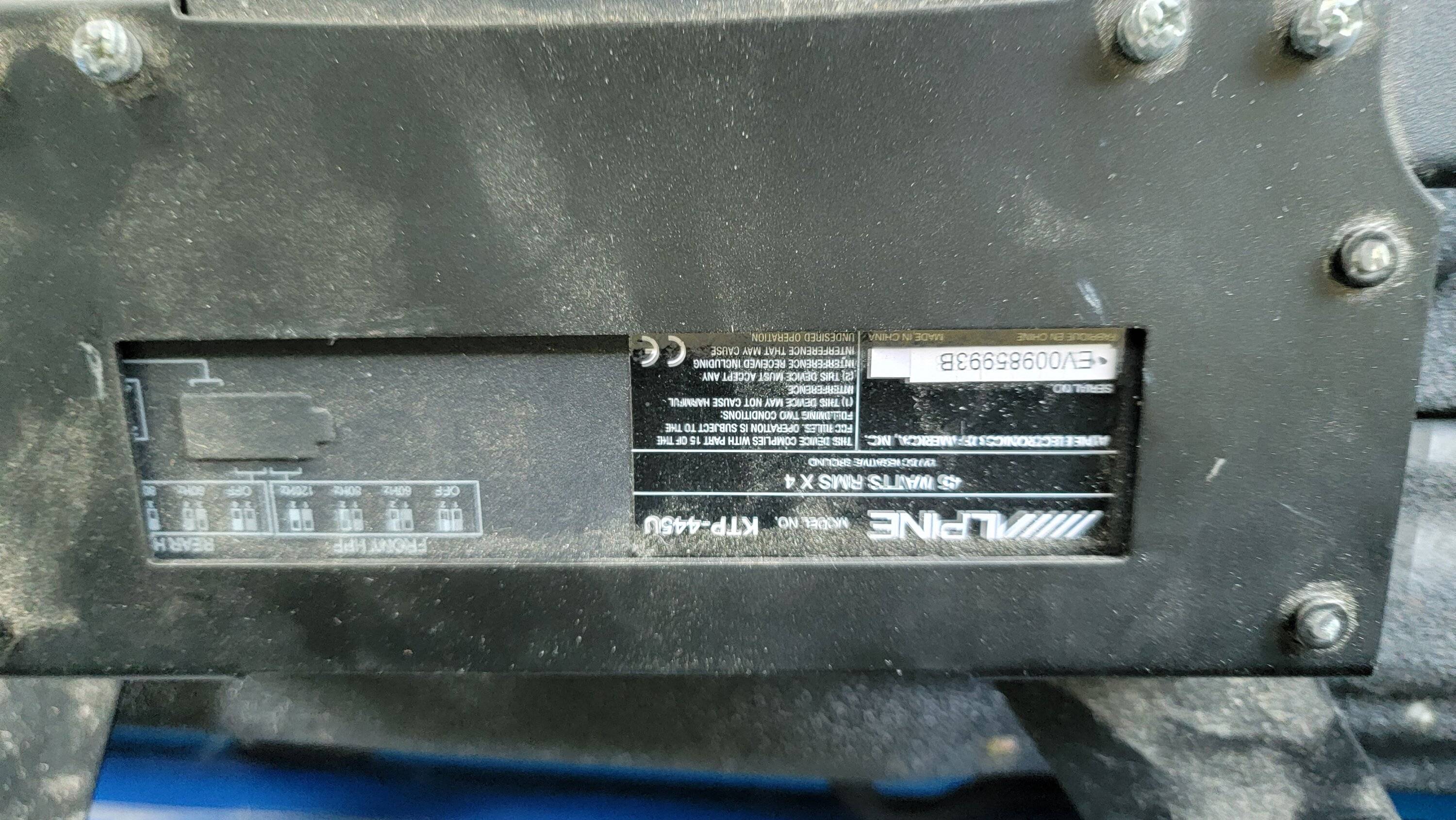 Jeep Gladiator FS.  8.4 radio and alpine sub 20230819_183723