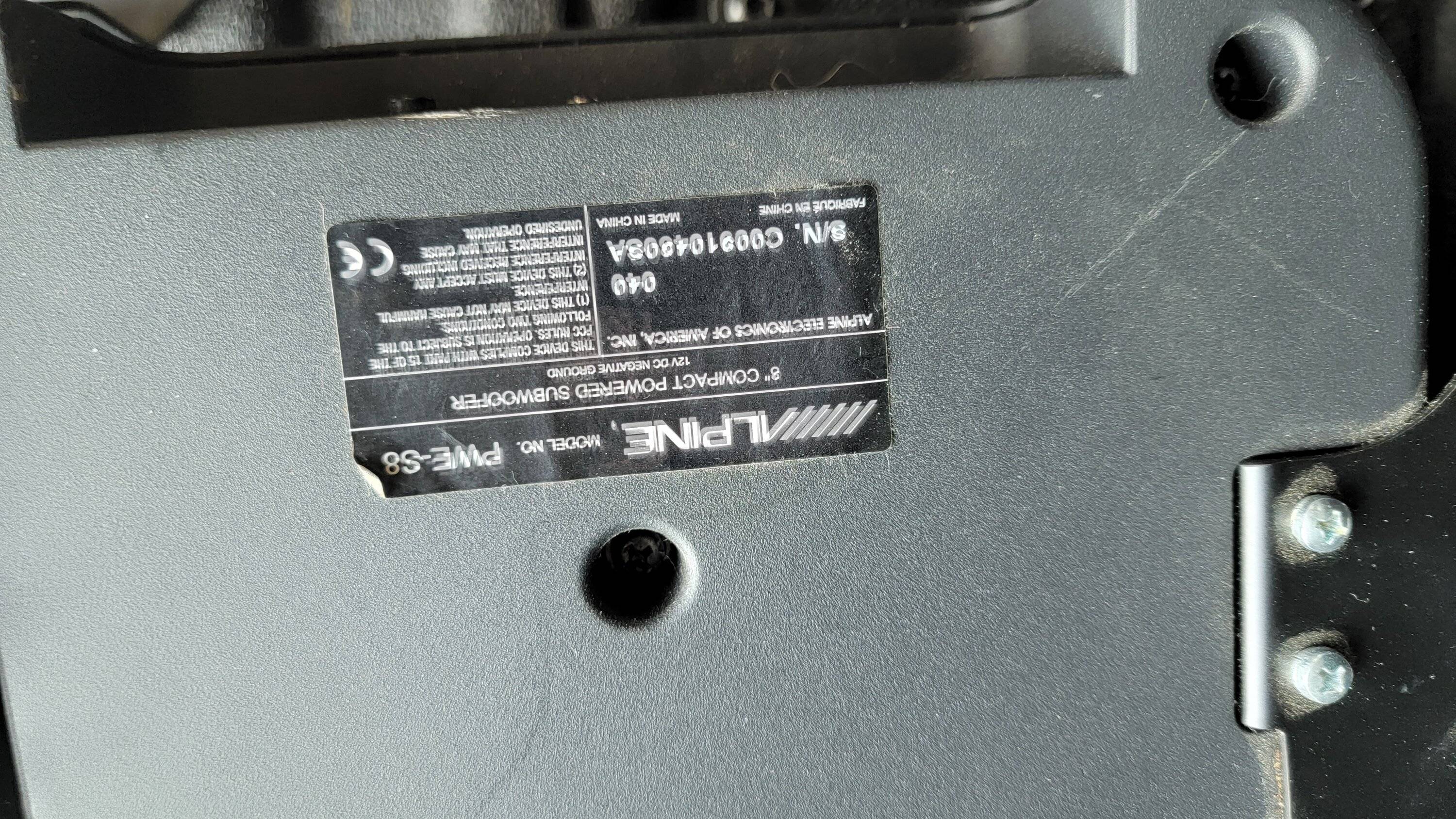 Jeep Gladiator FS.  8.4 radio and alpine sub 20230819_183727