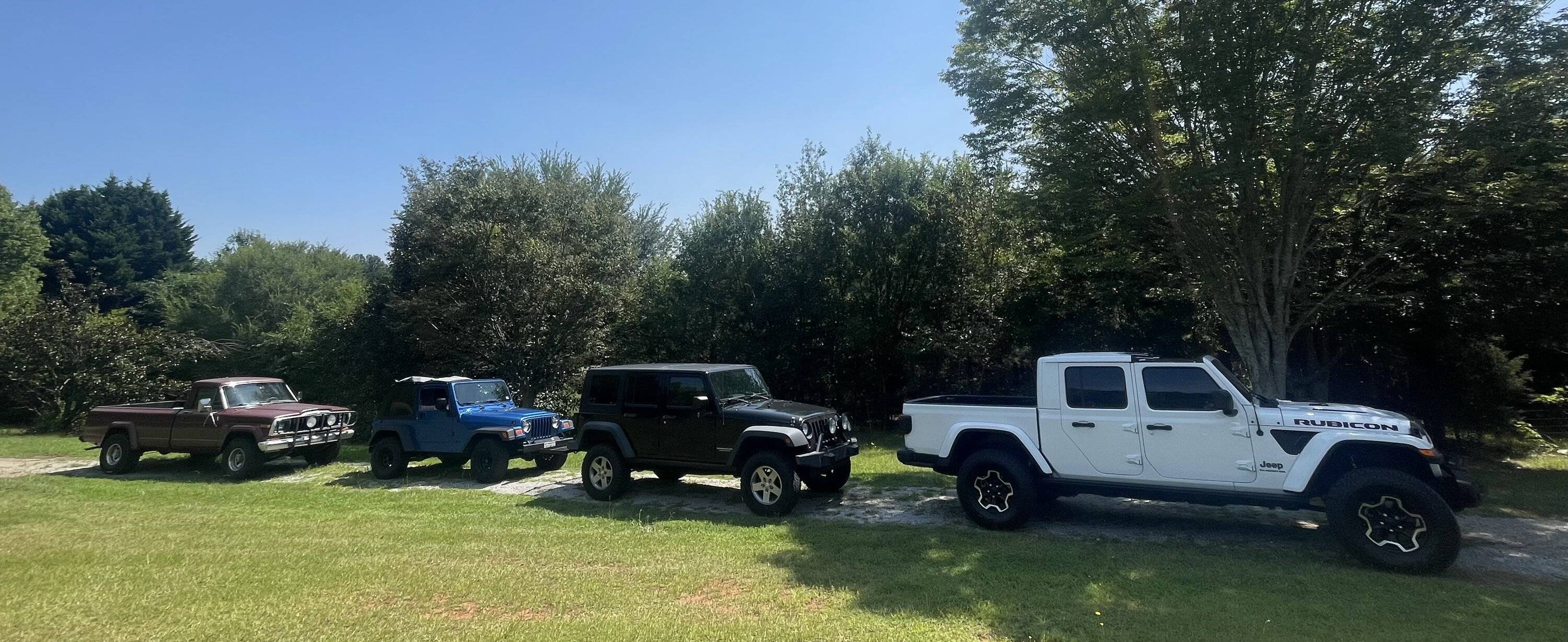Jeep Gladiator Jeeps Parking Next To Jeeps IMG_6743