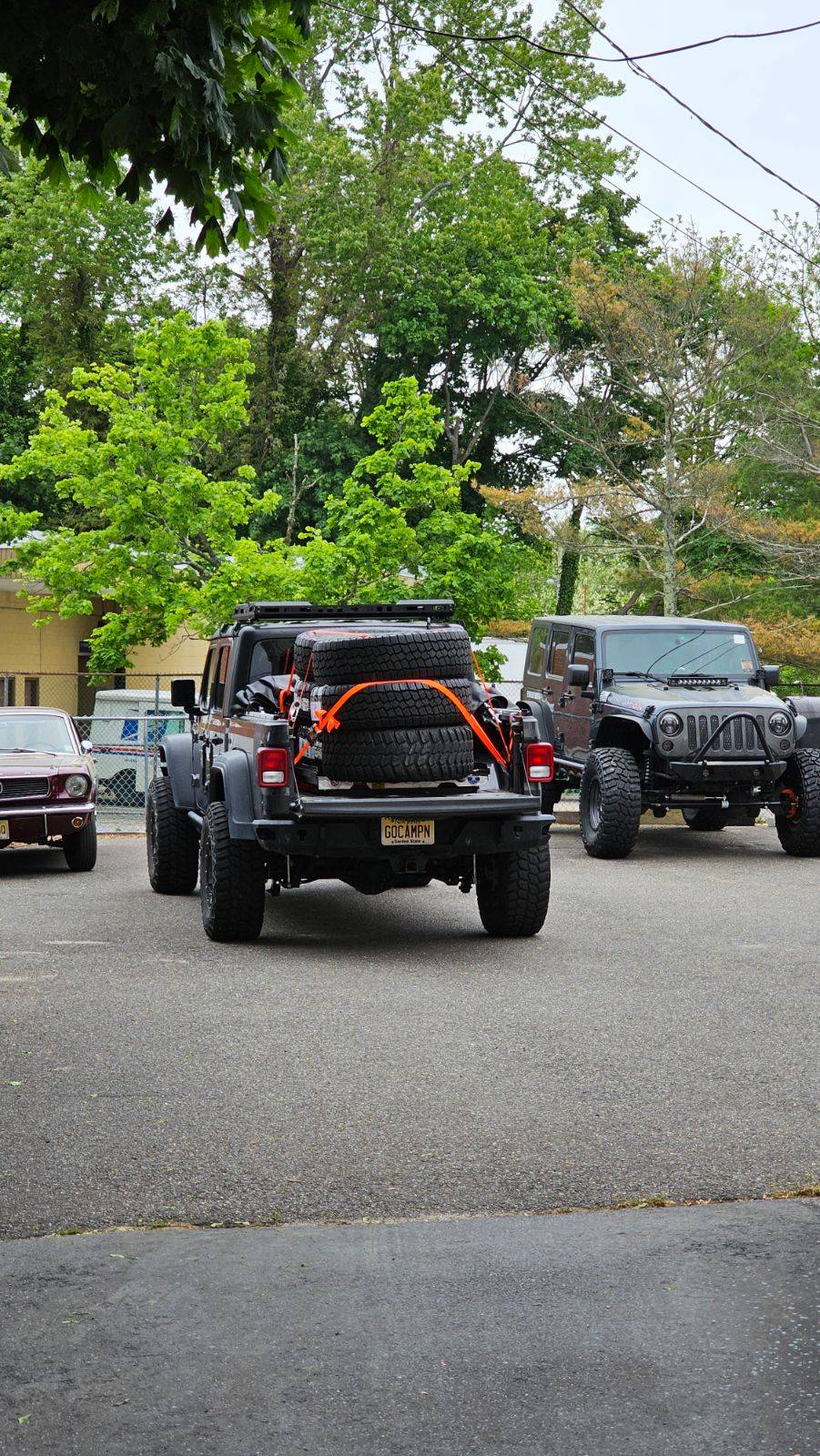 Jeep Gladiator 5 tires in the truck bed? 6546403419729516250