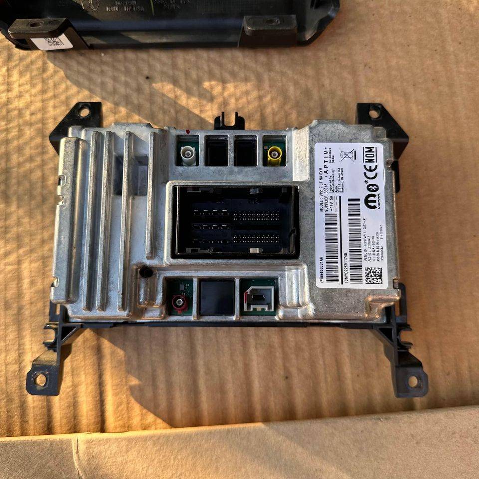 Jeep Gladiator PRICEDROP 7" Uconnect with Bezel $250 shipped 365450915_9801740419899843_9206173016181199311_n