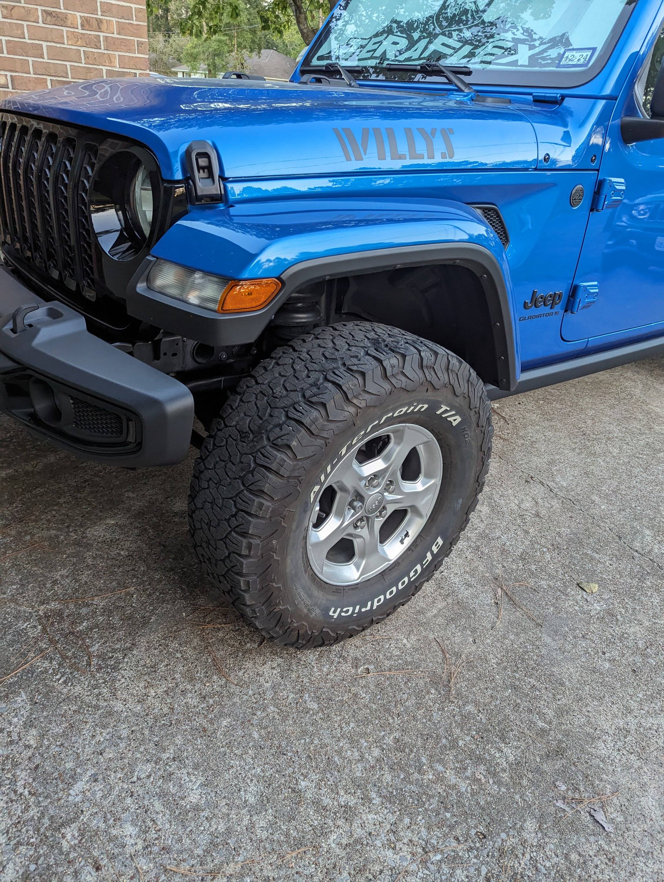 Jeep Gladiator Sport S NON Max Tow - 35's on stock wheels PXL_20230814_005039242