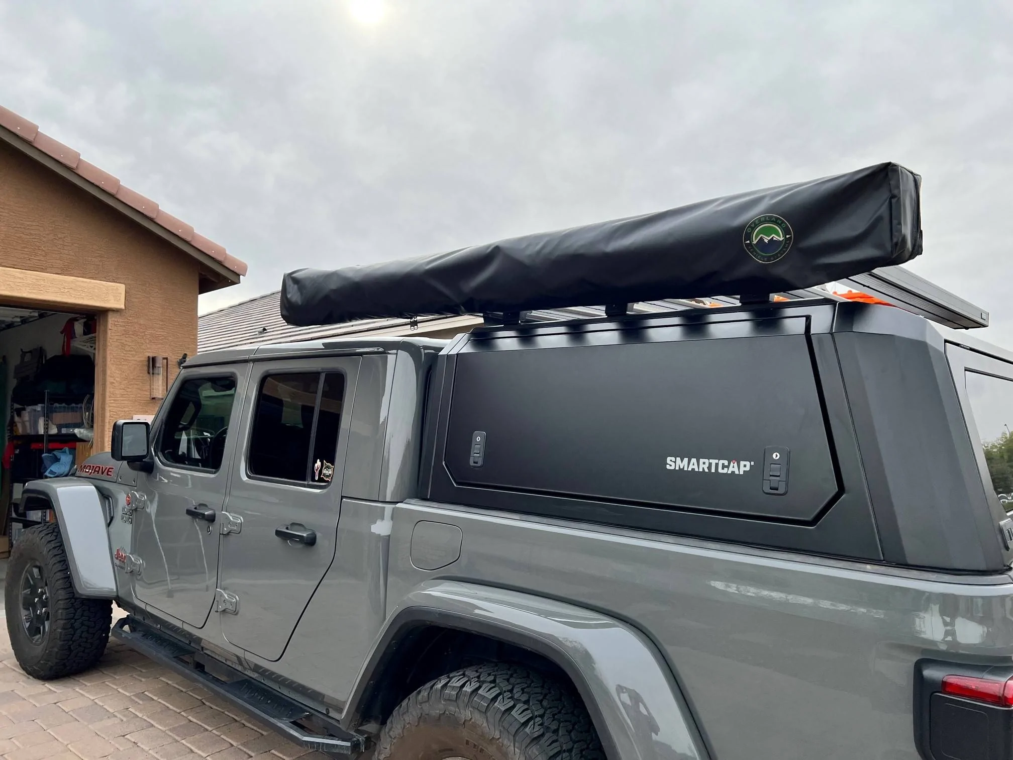 Jeep Gladiator RSI Smartcap OVS_drivewayclosed