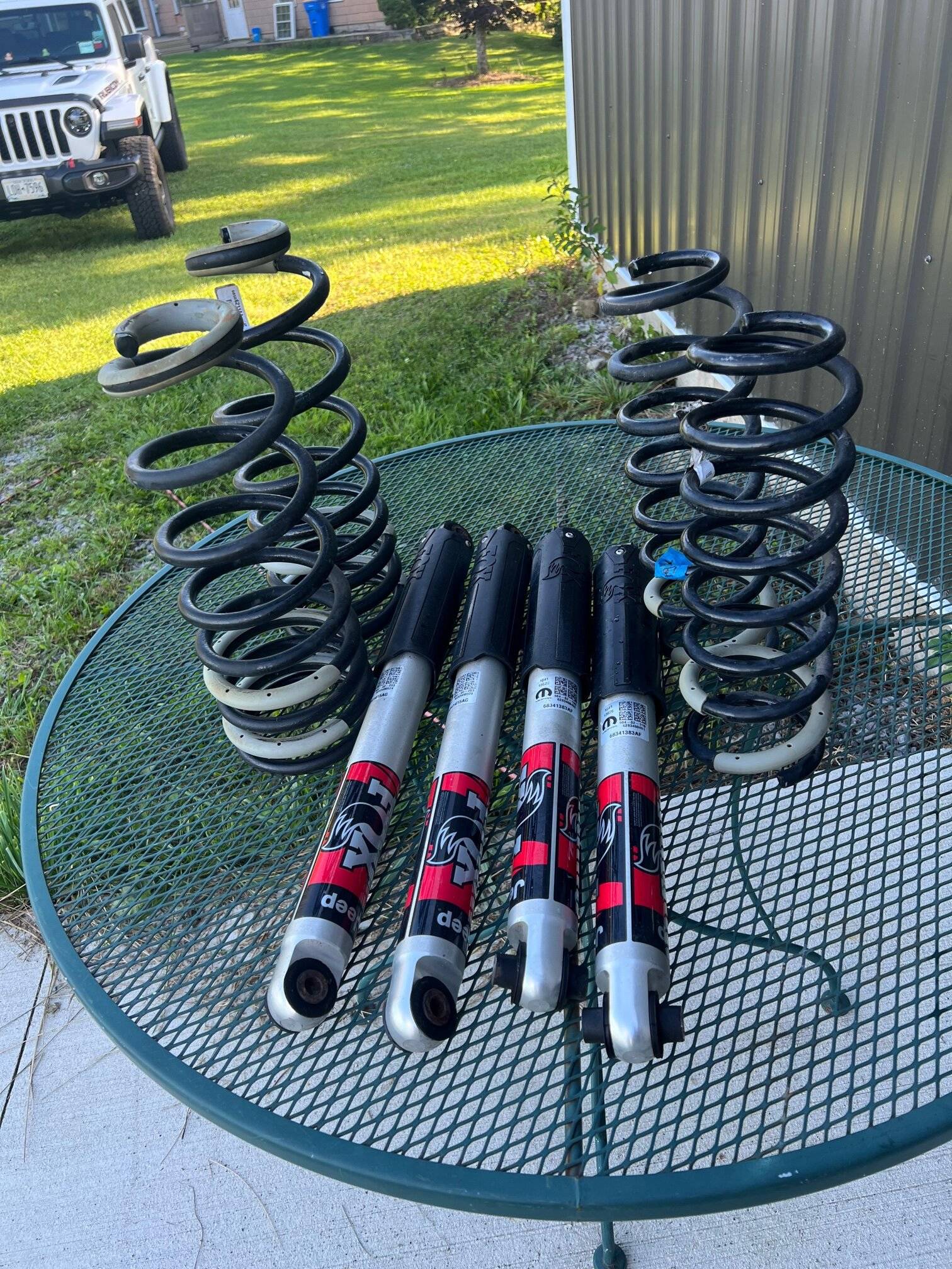 Jeep Gladiator Aftermarket & OEM parts cleanout--headlights, fogs, fox IMG_2804