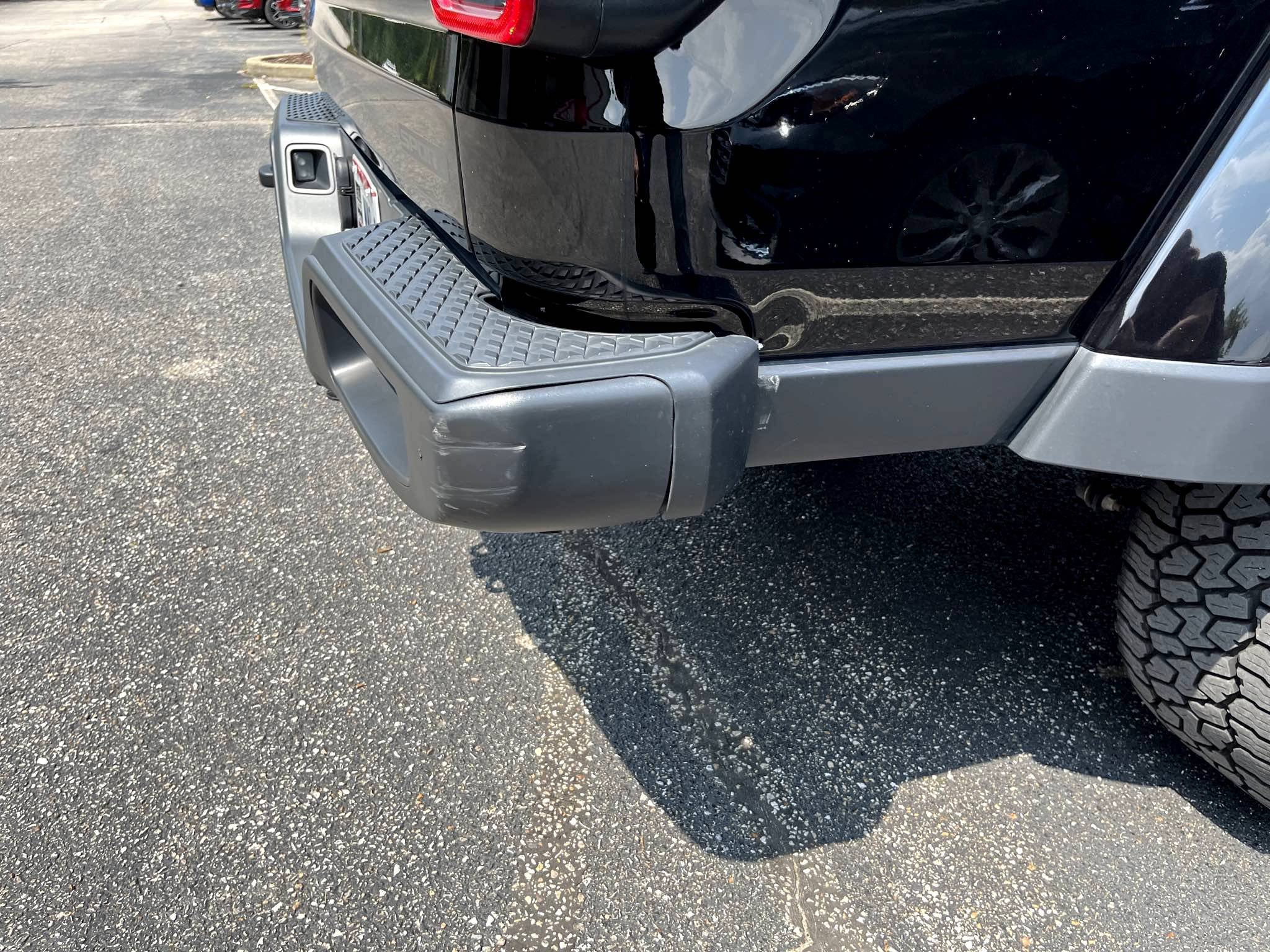 Jeep Gladiator RIght Rear outer bed wall buckled - Can I get to it inside from top rail cover? Photo 01