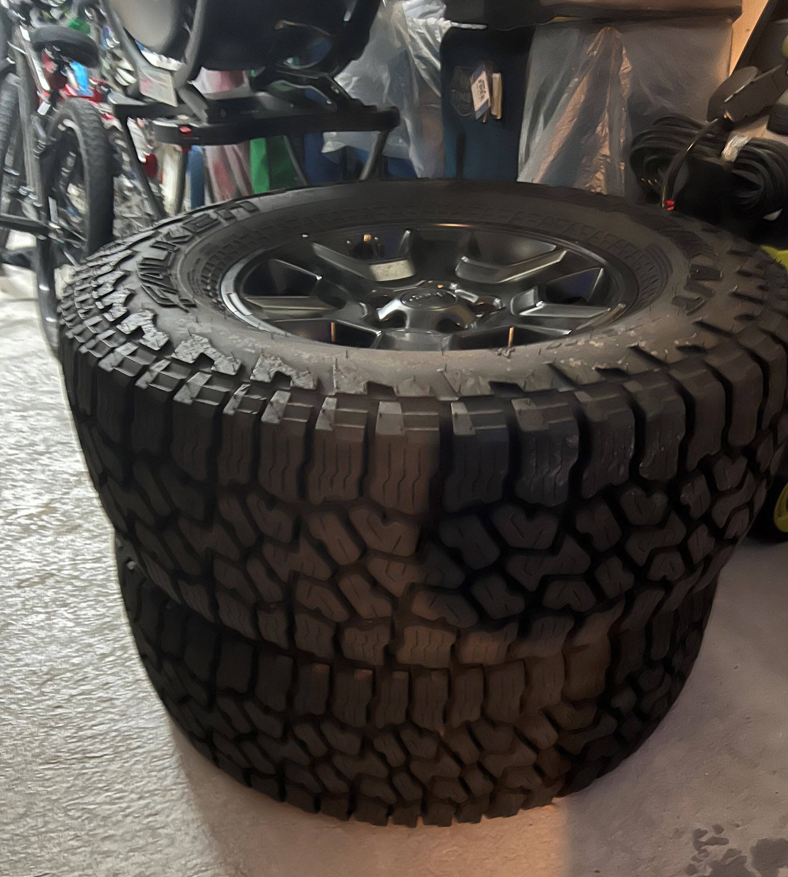 Jeep Gladiator MOJAVE TAKE-OFFS: 4 WHEELS & 33" TIRES (~4.5K mi) + SPARE TIRE (NEW) IMG-9701