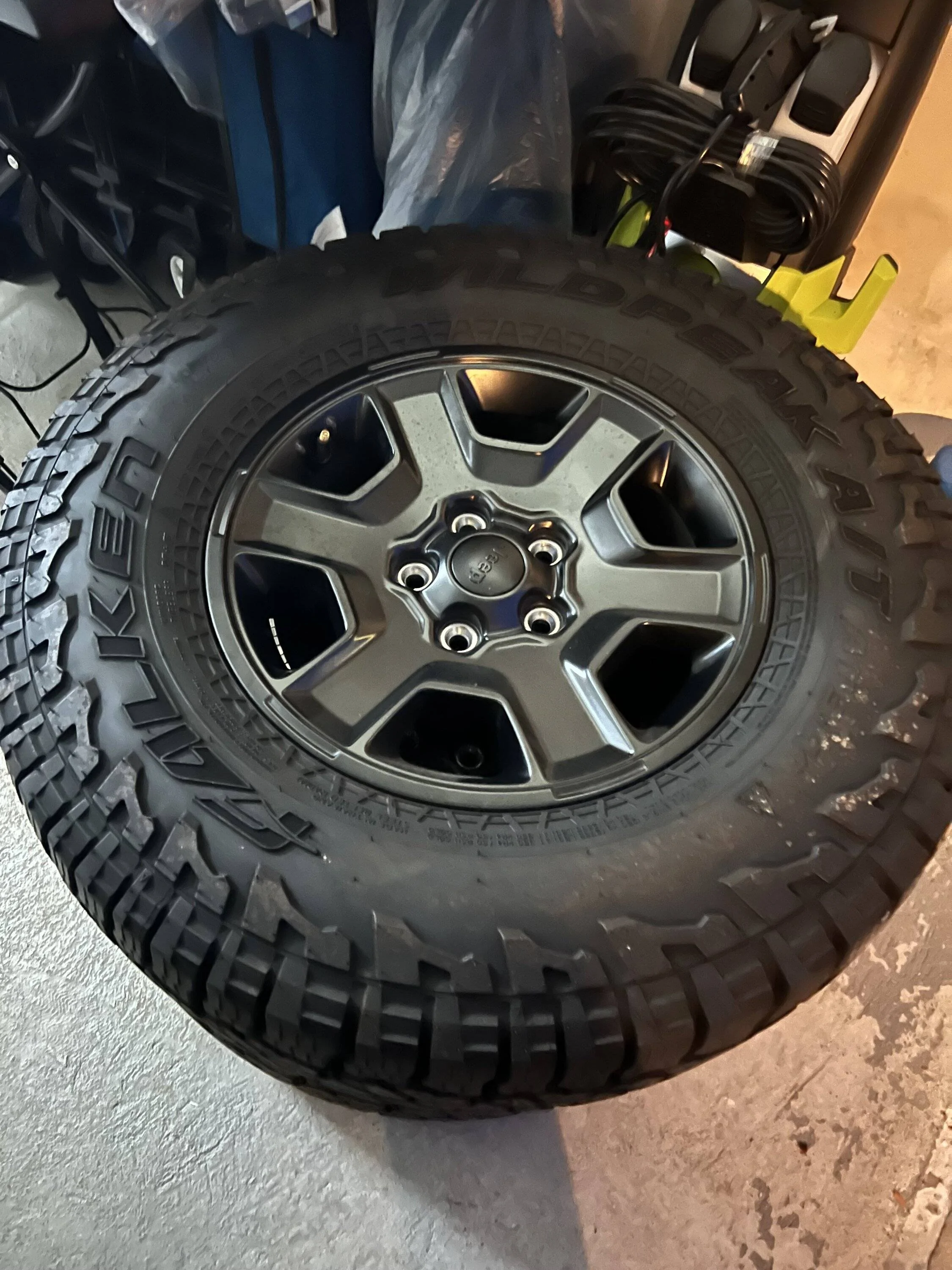 Jeep Gladiator MOJAVE TAKE-OFFS: 4 WHEELS & 33" TIRES (~4.5K mi) + SPARE TIRE (NEW) IMG-9708