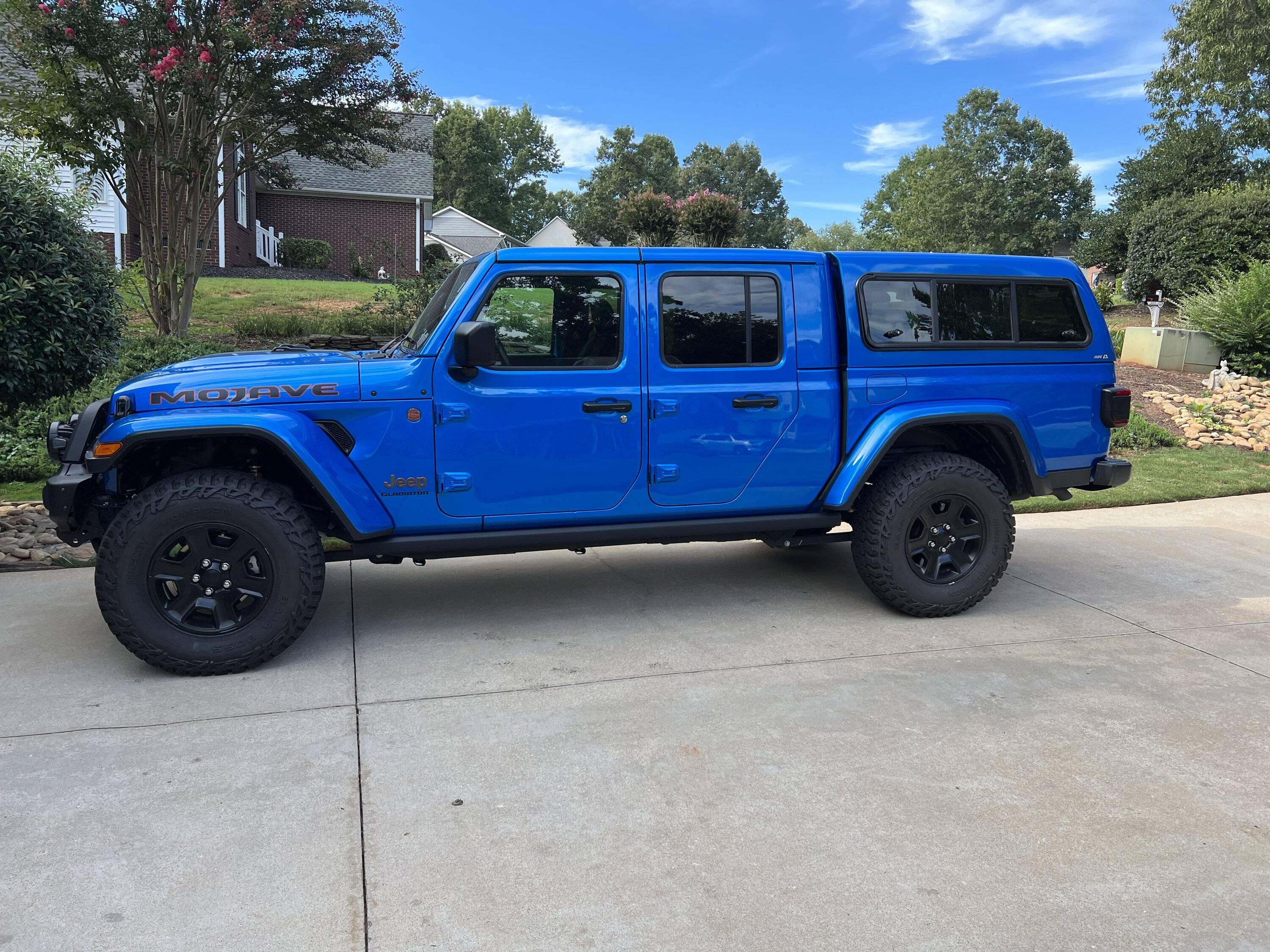 Jeep Gladiator A.R.E. CX EVOLVE CAP installed IMG_8523
