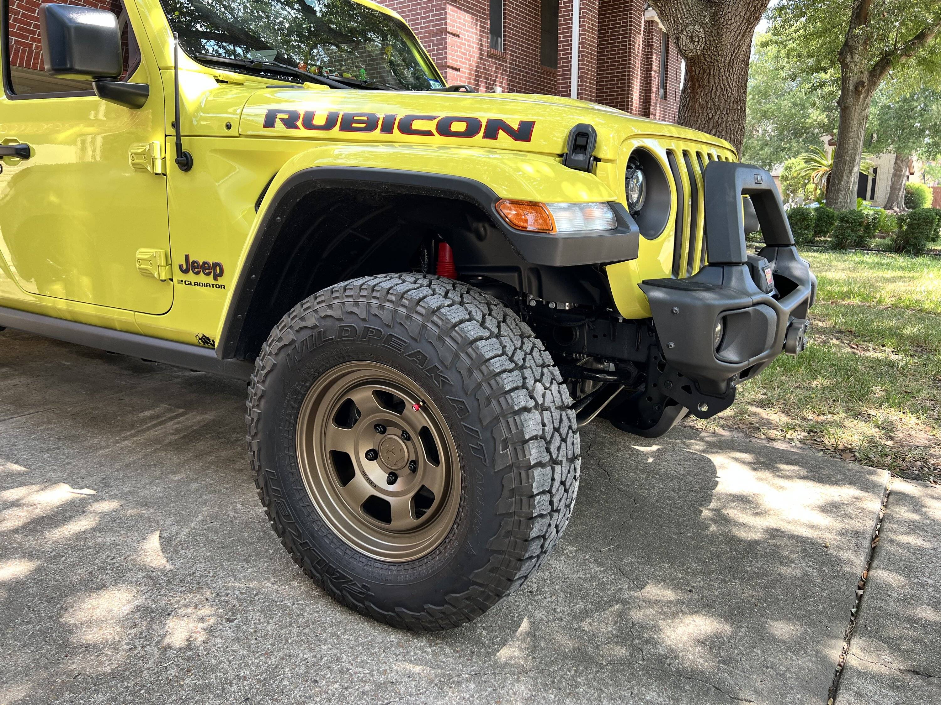 Jeep Gladiator HIGH VELOCITY YELLOW Gladiator JT Club 5CC569B6-FDCA-4450-B769-0B0B5D137B91