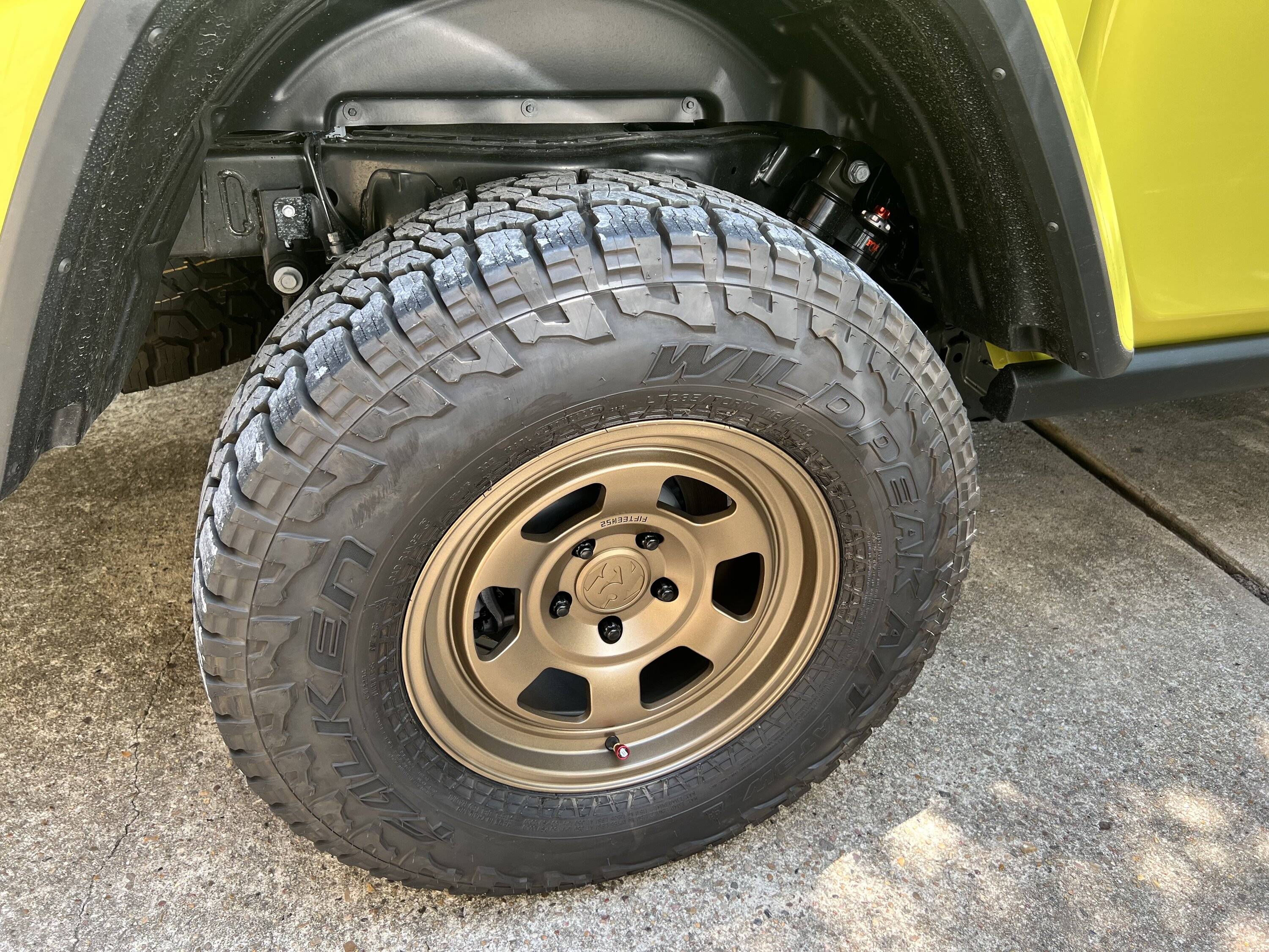 Jeep Gladiator HIGH VELOCITY YELLOW Gladiator JT Club 94F249A3-DFBD-4752-872E-01B1F63A31F6