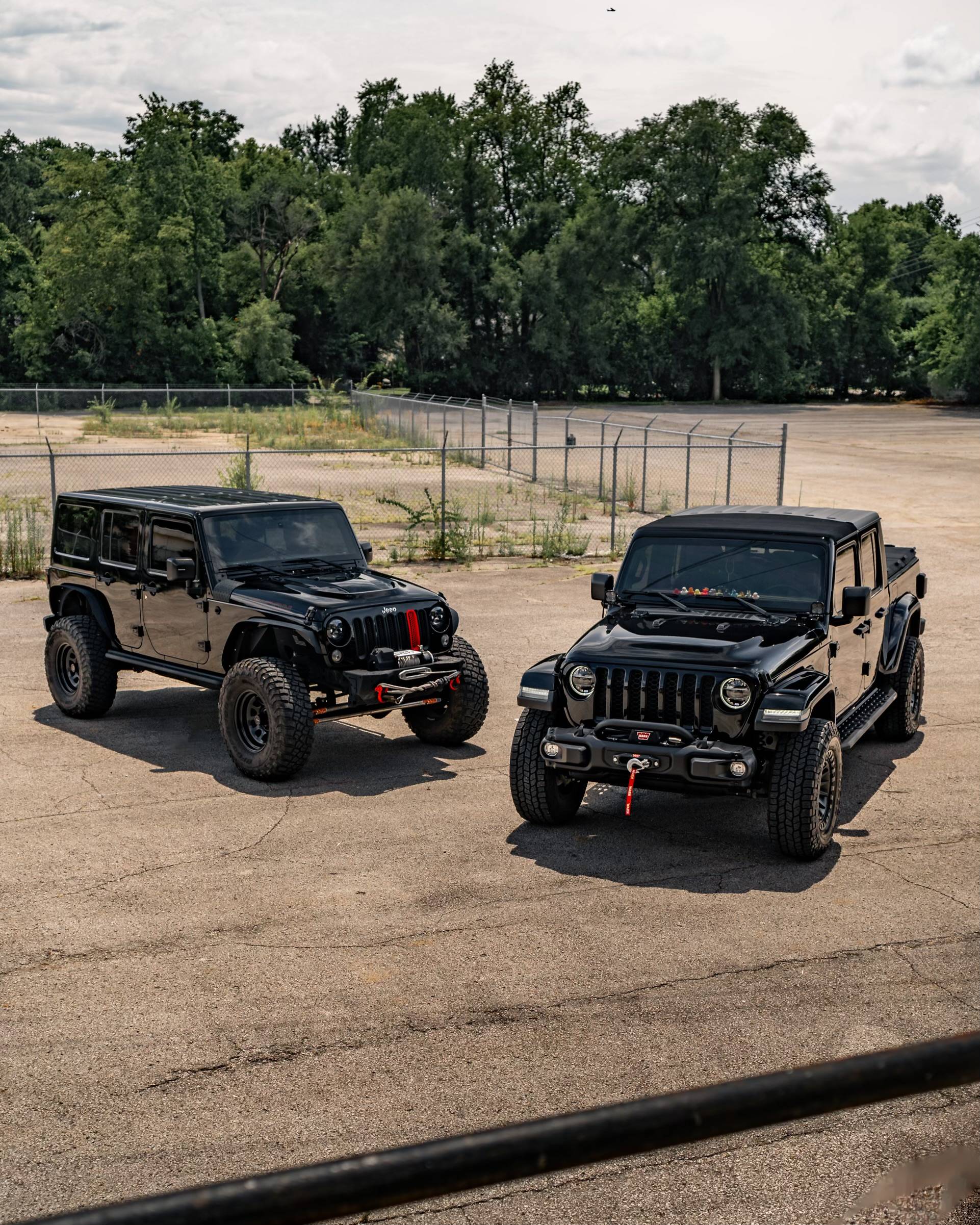 Jeep Gladiator Jeeps Parking Next To Jeeps DSC01027