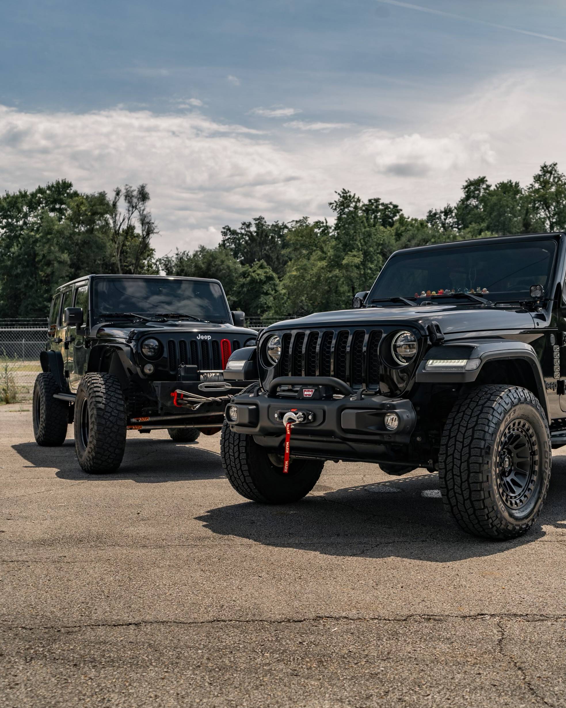 Jeep Gladiator Jeeps Parking Next To Jeeps DSC01042