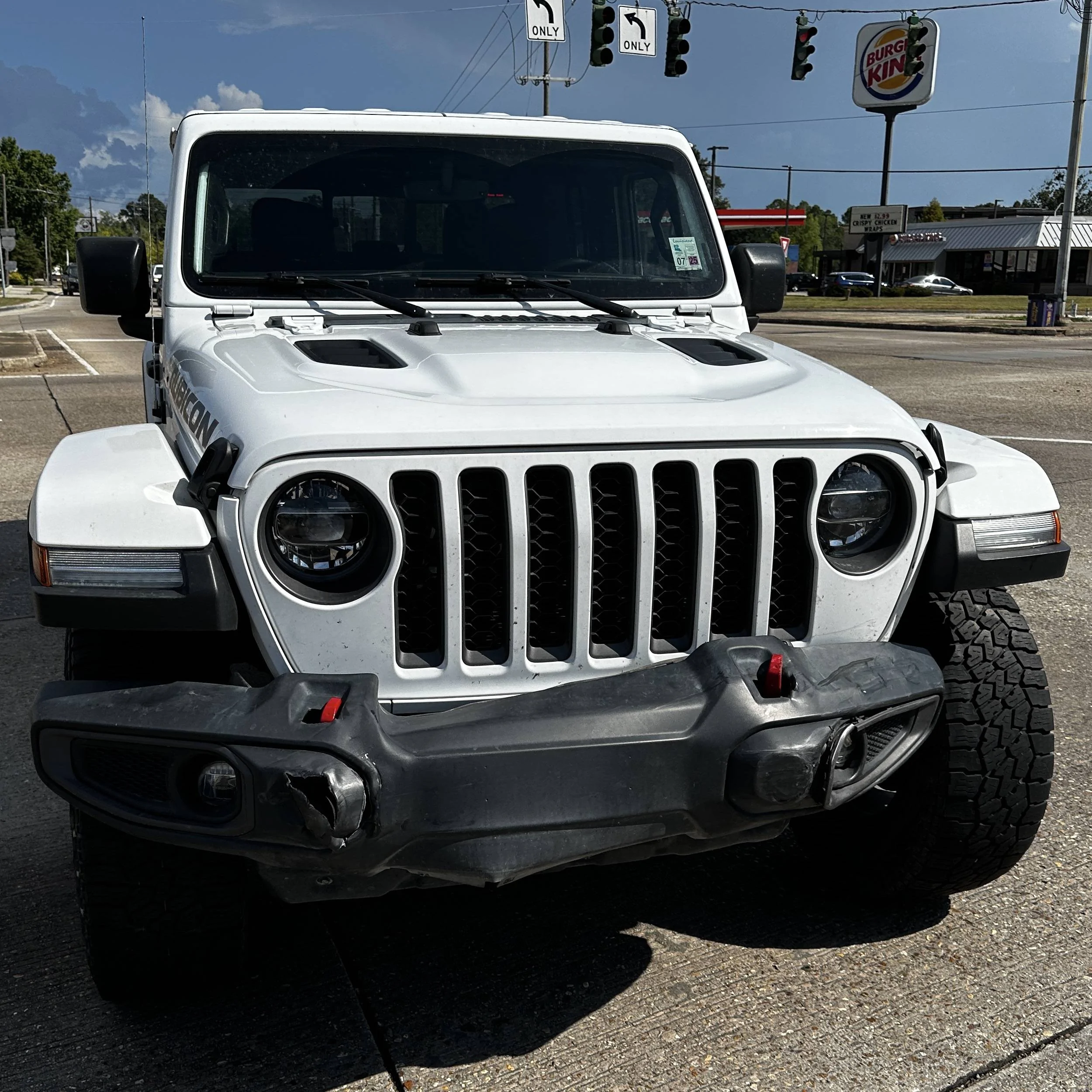 Jeep Gladiator Smacked in the front ... IMG_2463