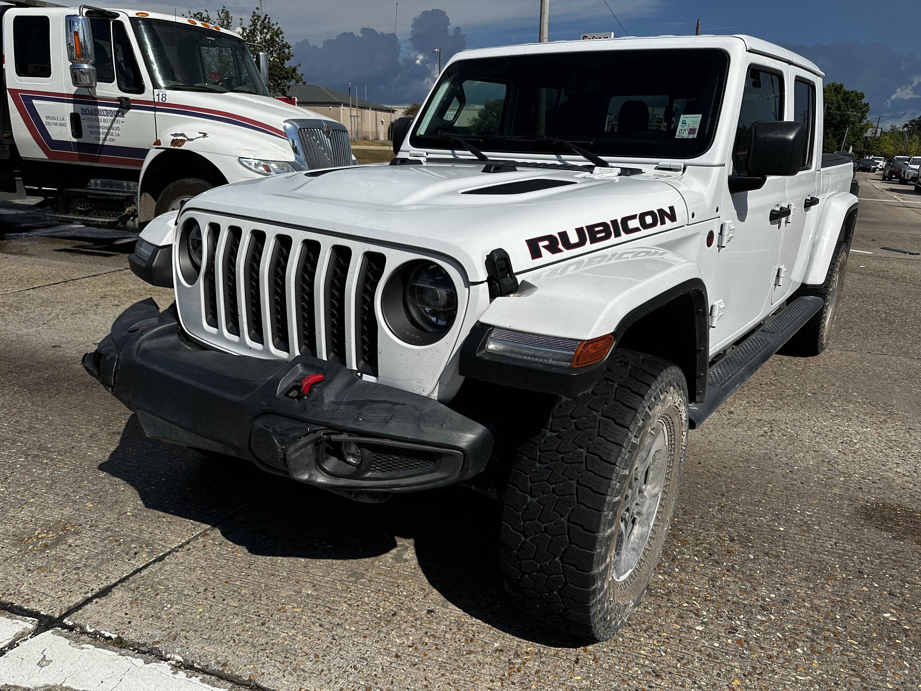 Jeep Gladiator Smacked in the front ... IMG_2464.JPG