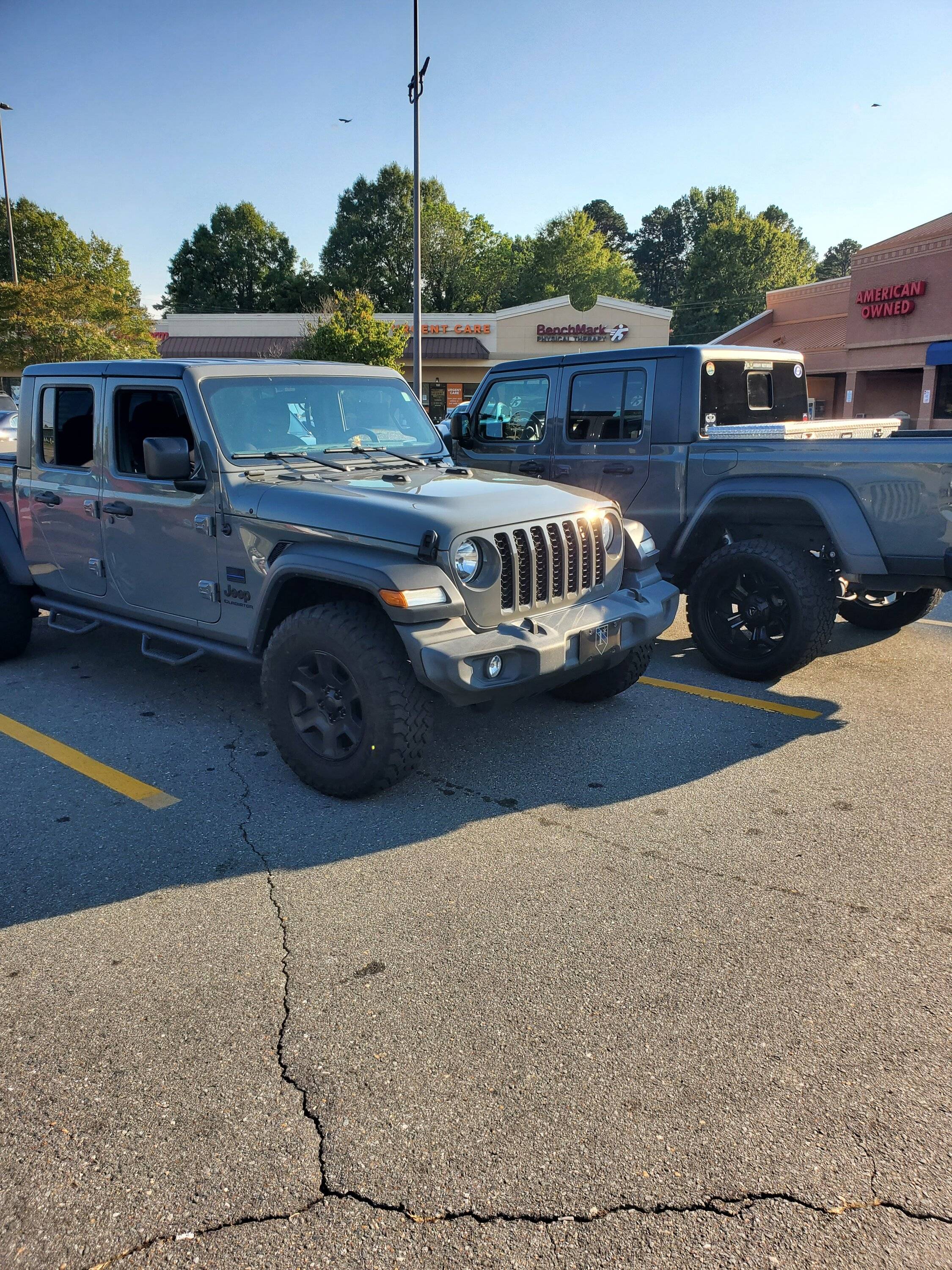 Jeep Gladiator Jeeps Parking Next To Jeeps 20230905_175623