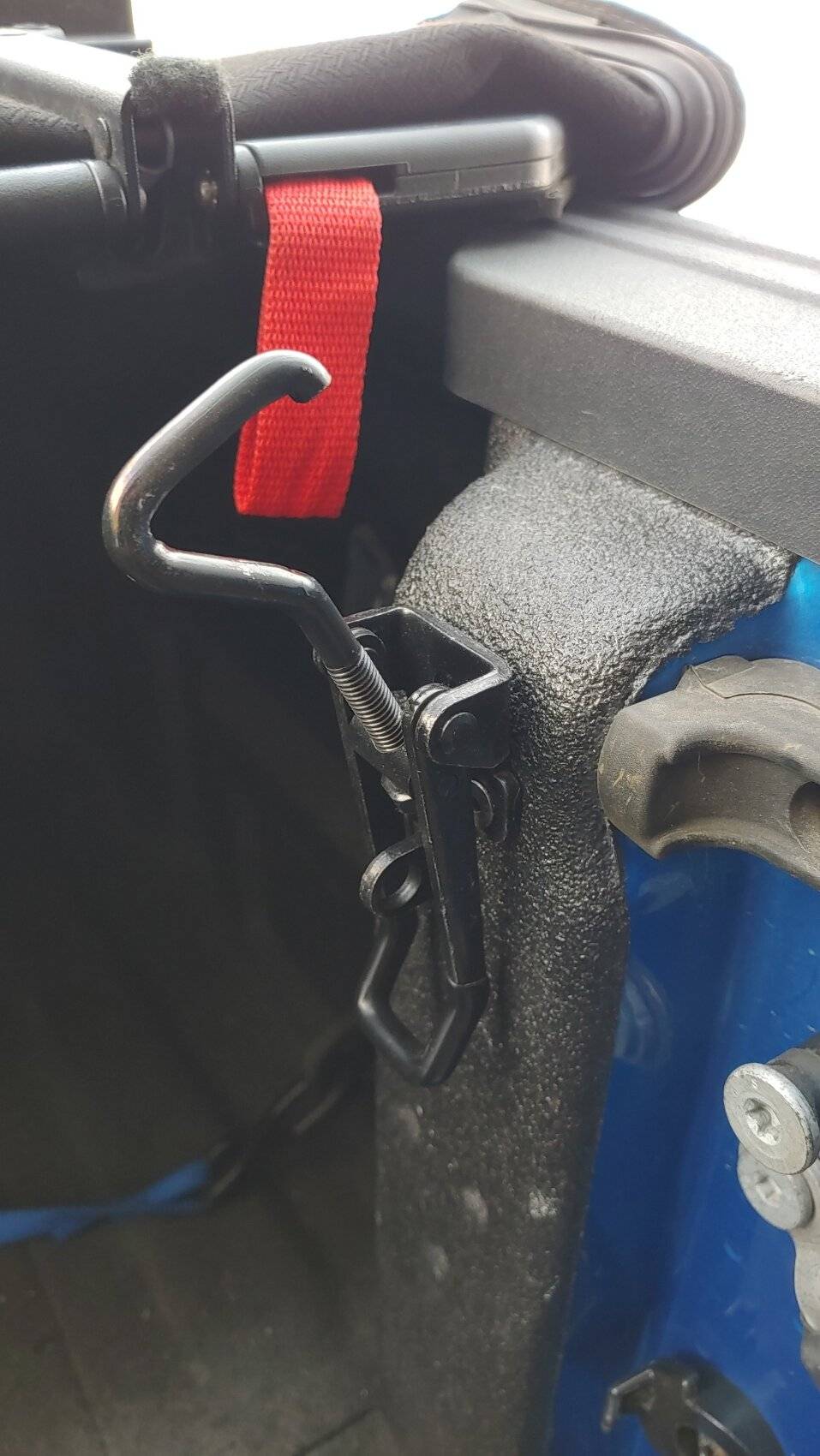 Jeep Gladiator Truck burgled: Tonneau cover pried open. Security options? 20220208_133943