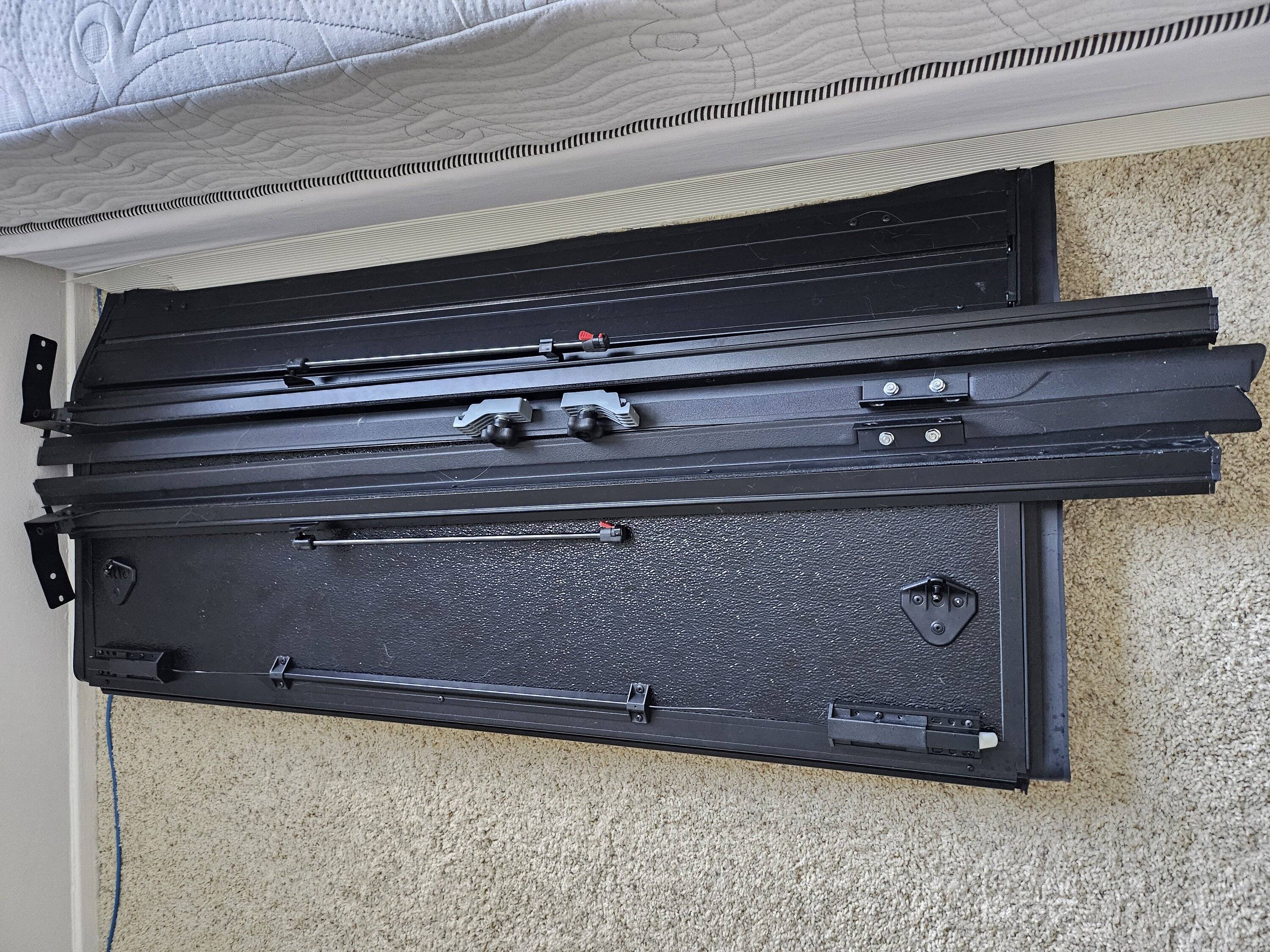 Jeep Gladiator Rugged Ridge Hard Folding Tonneau Cover 20230830_180531